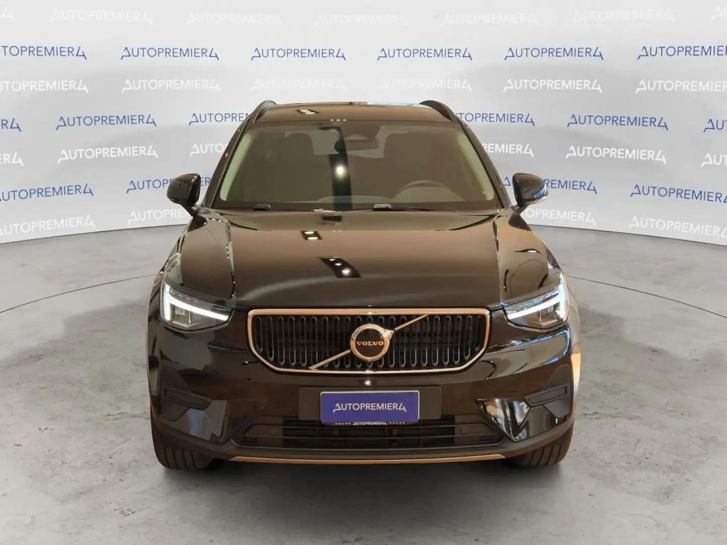 Volvo XC40 B3 automatico Essential Nero - 2