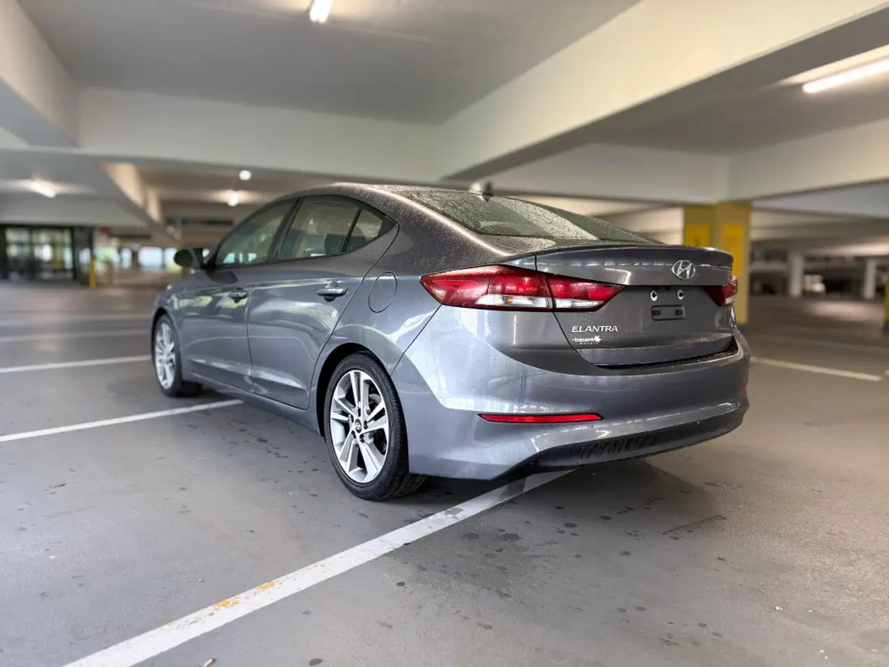 Hyundai ELANTRA photo Hyundai ELANTRA