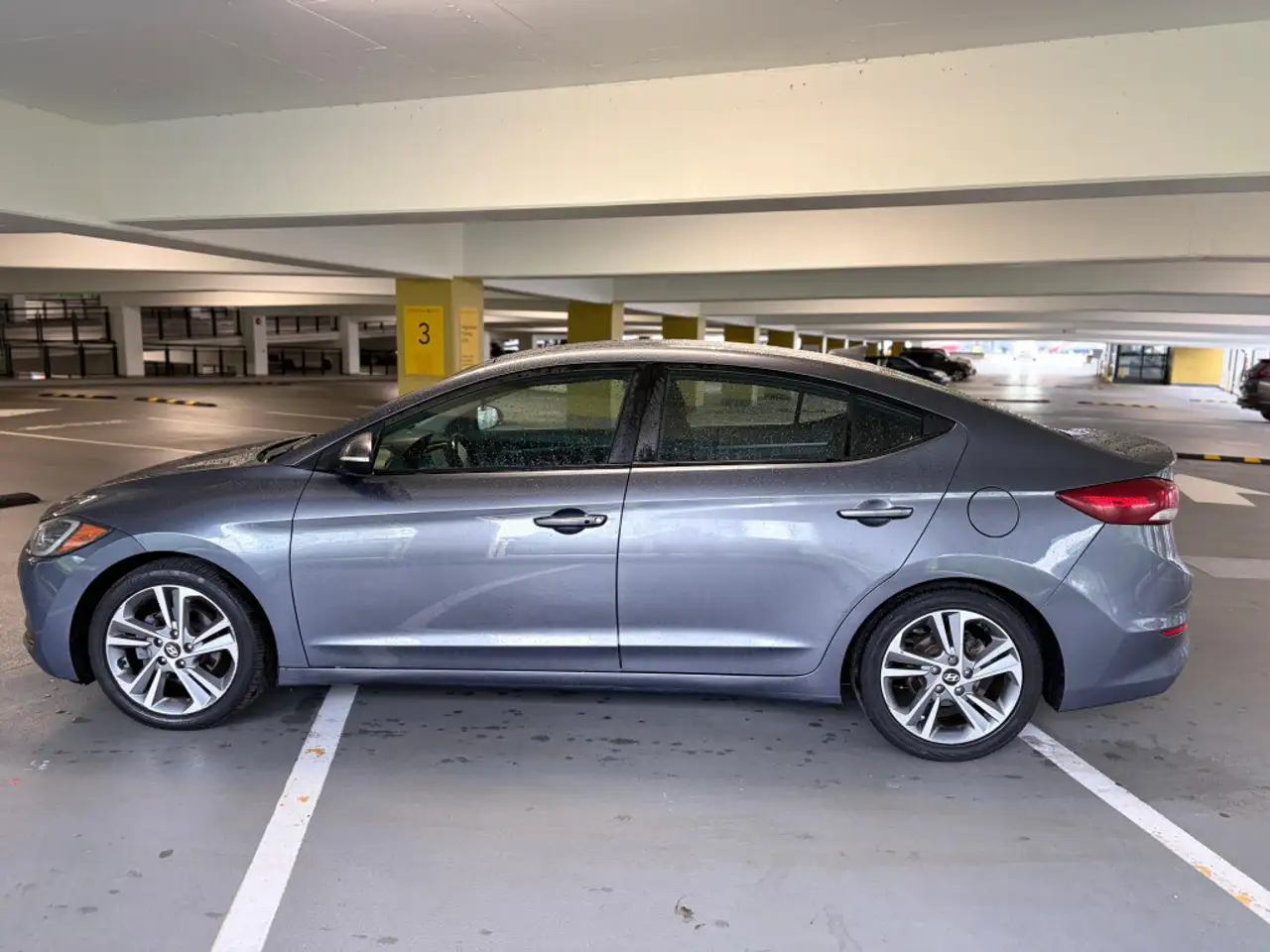 Hyundai ELANTRA photo Hyundai ELANTRA