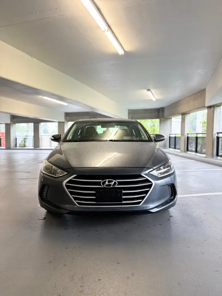 Hyundai ELANTRA photo Hyundai ELANTRA
