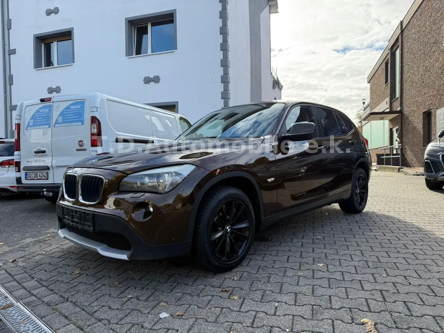 BMW X1 Baureihe X1 20 i sDrive/Automatik/NUR 70TKM Braun - 1