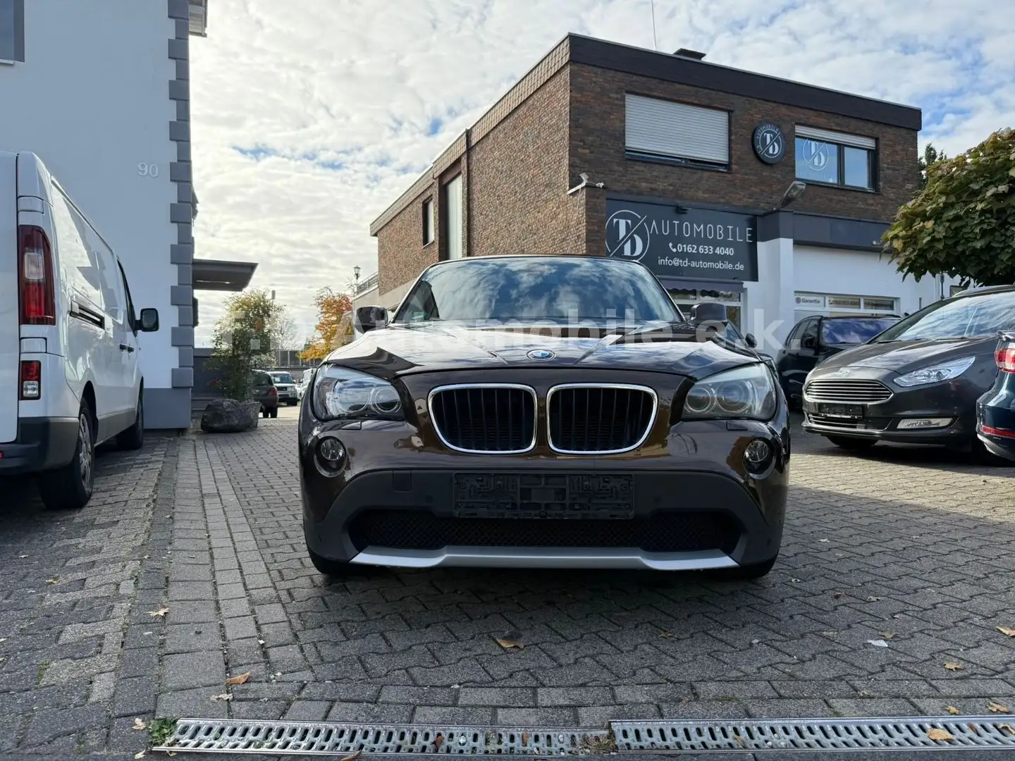 BMW X1 Baureihe X1 20 i sDrive/Automatik/NUR 70TKM Braun - 2