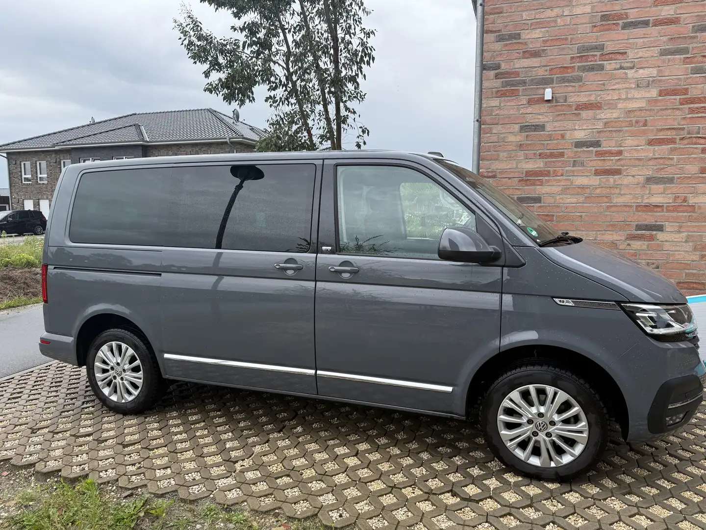 Volkswagen T6.1 Multivan Multivan Generation Six FWD Šedá - 2