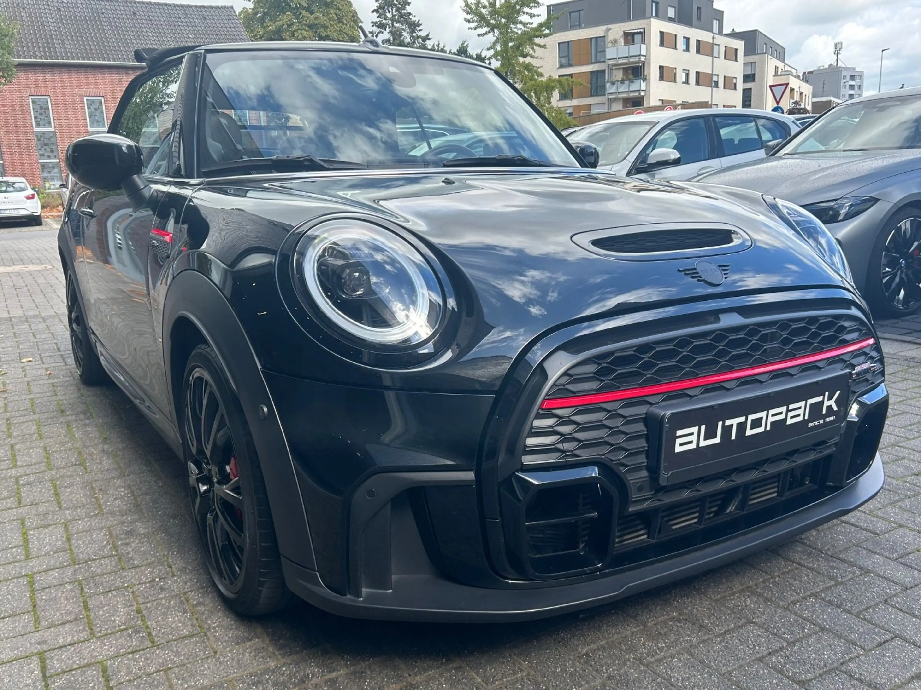 MINI John Cooper Works Cabrio — photo 4