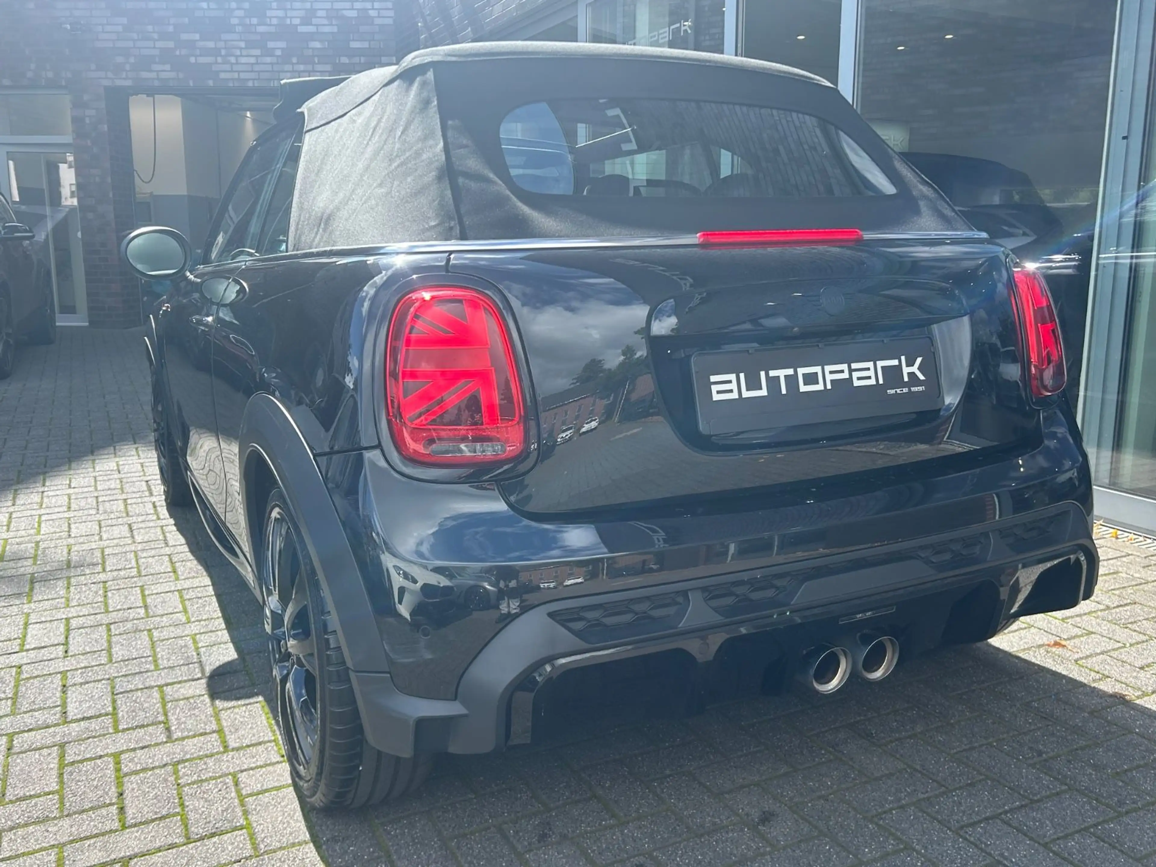 MINI John Cooper Works Cabrio — photo 9