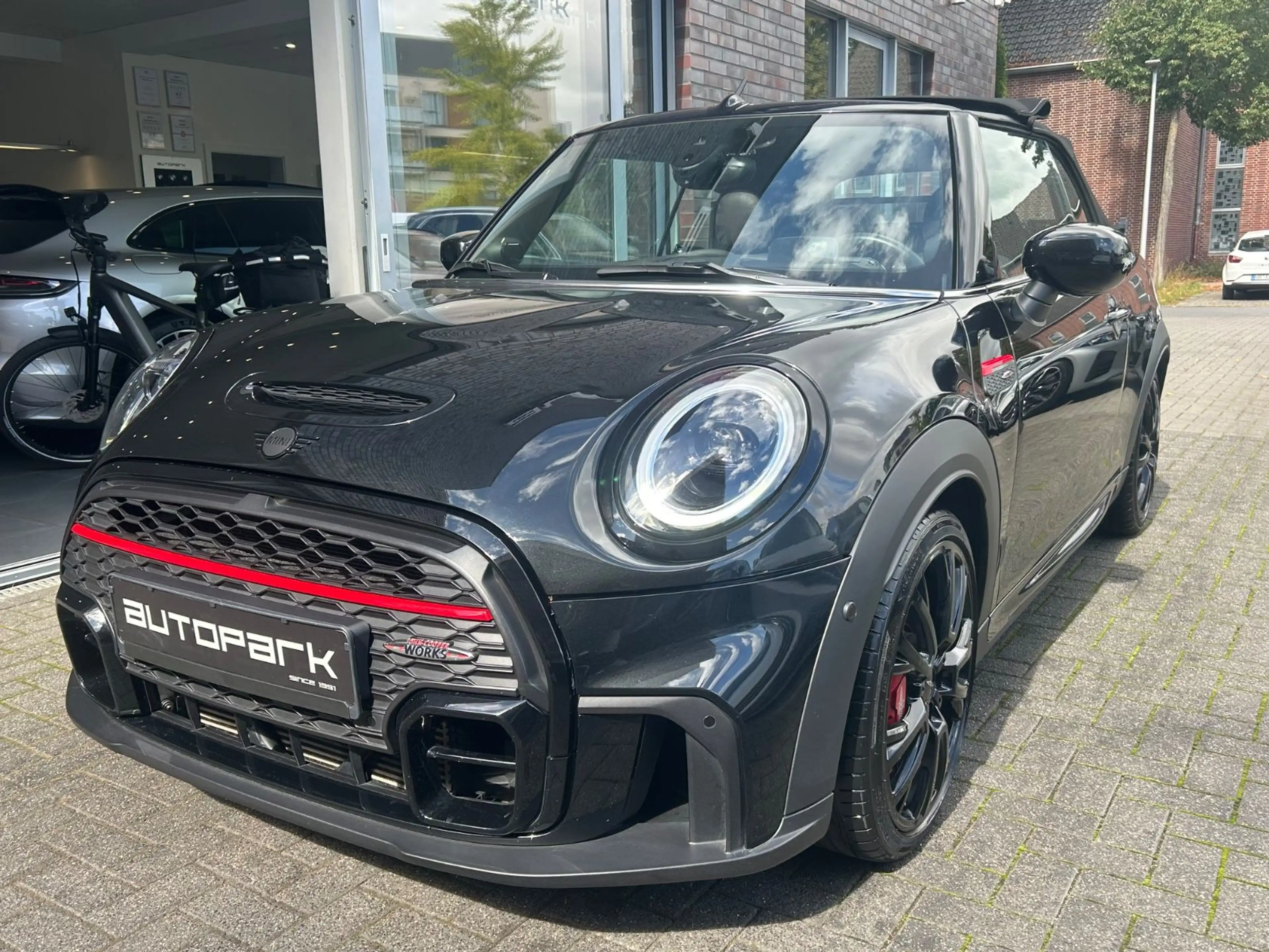 MINI John Cooper Works Cabrio — photo 2