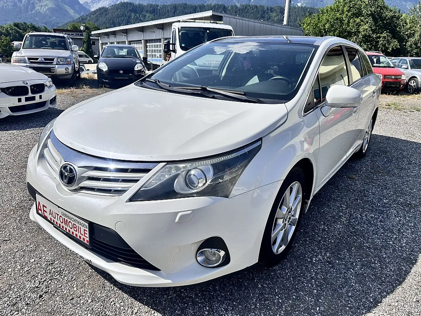 Toyota Avensis 2,0 D4-D 125 DPF Executive White - 1