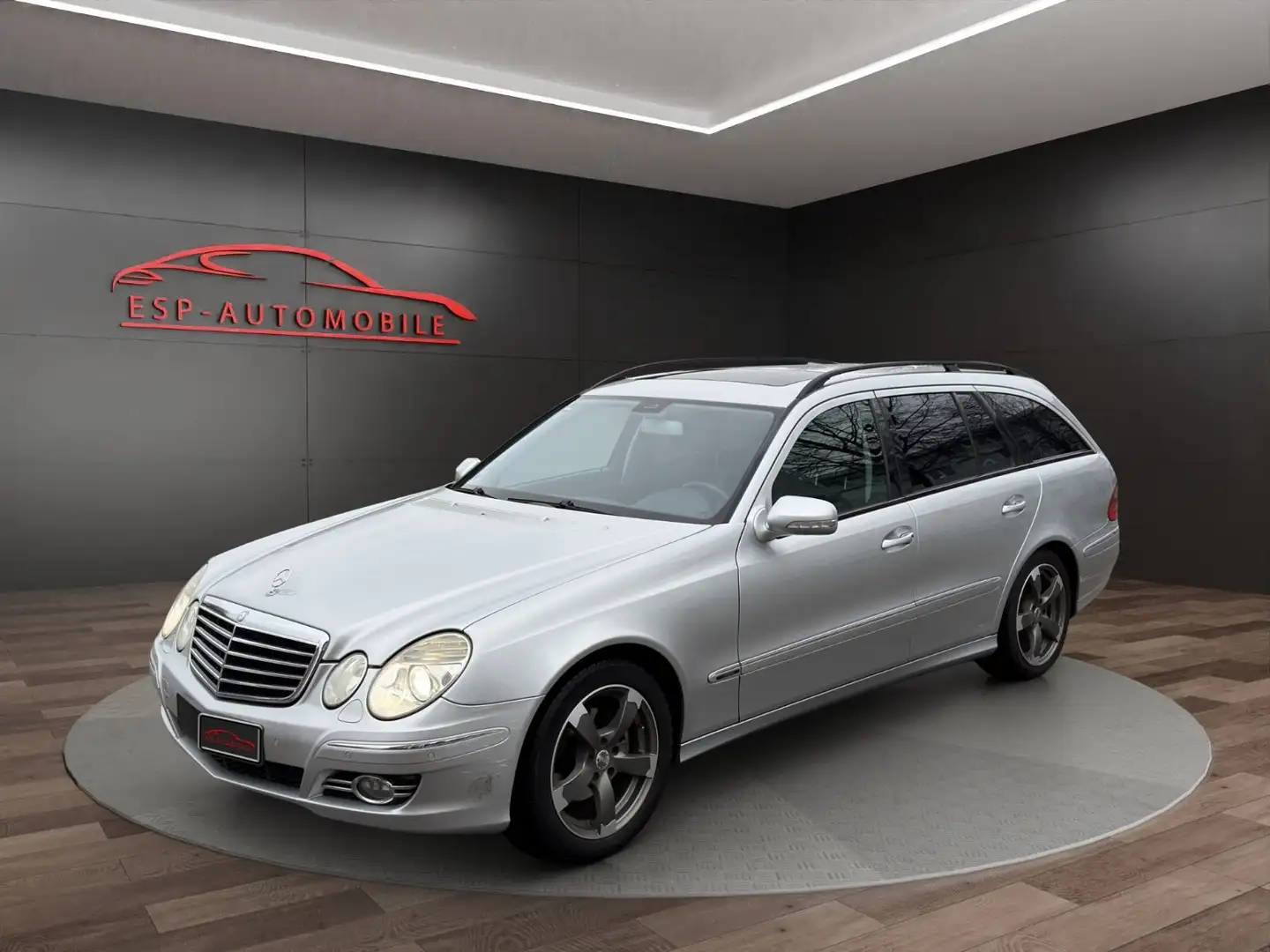 Mercedes-Benz E 200 T*AVANTGARDE*TÜV*PDC*S-DACH*SHZ*NAVI*TOP Plateado - 1