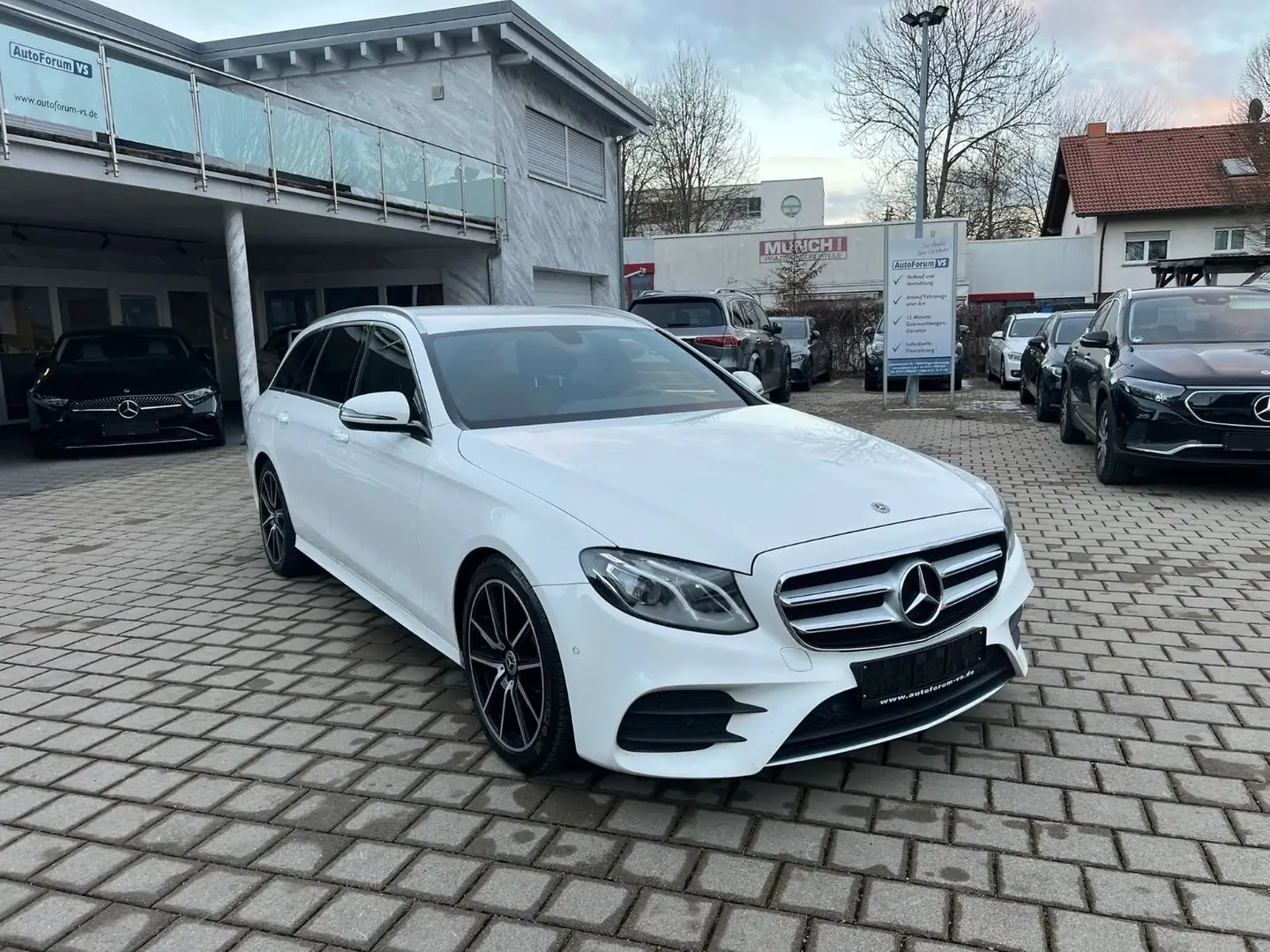 Mercedes-Benz E 200 d T*AMG*Wide*Ambi*MBUX*LED*RCAM*AHK Weiß - 1