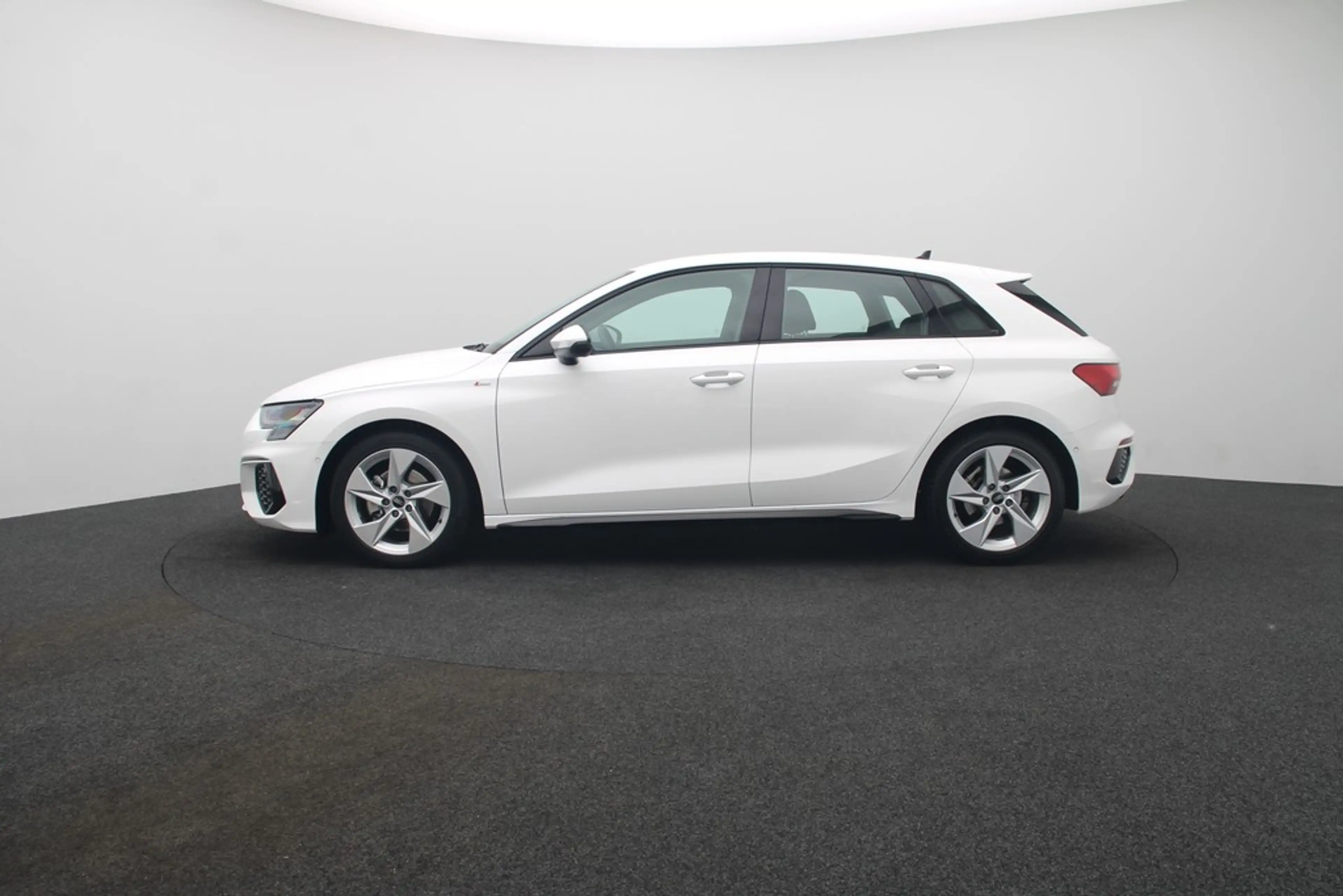 Audi A3 Sportback 30 TFSI S Line Navi — photo 2