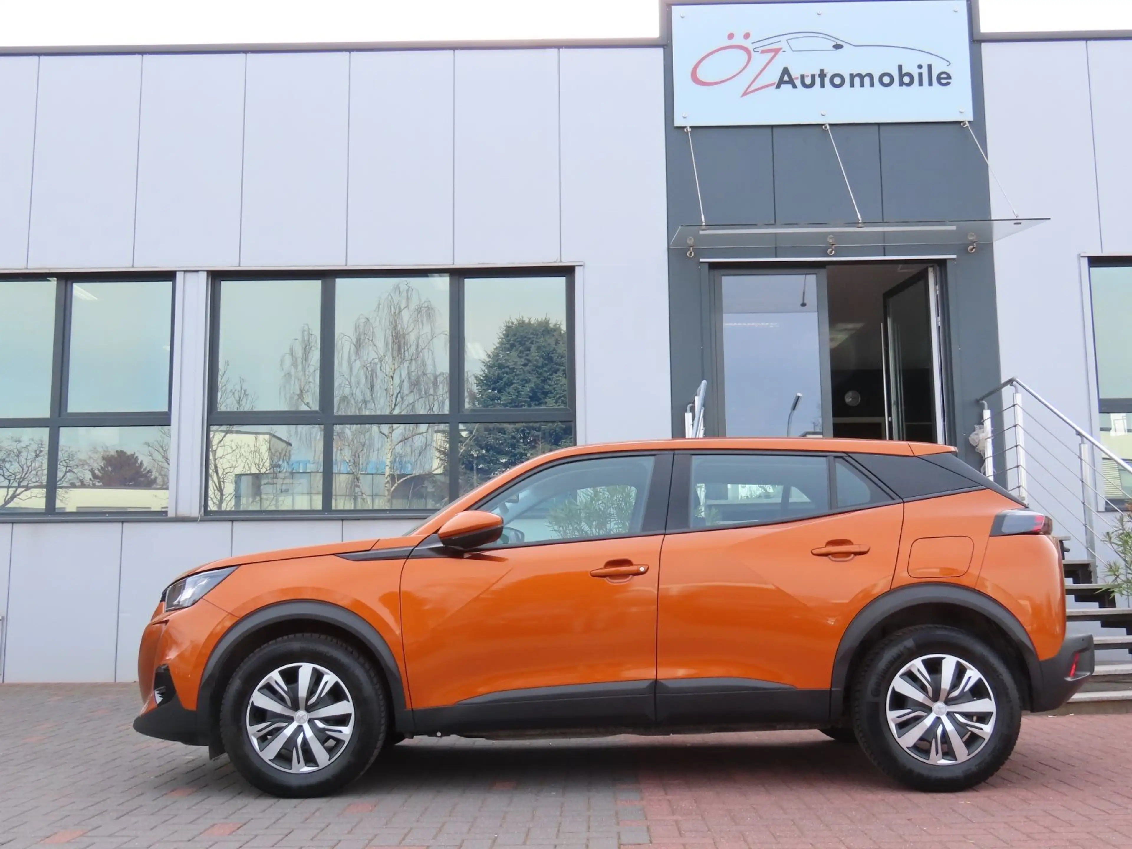 Peugeot 2008 Active CarPlay Kamera Navigation — photo 12