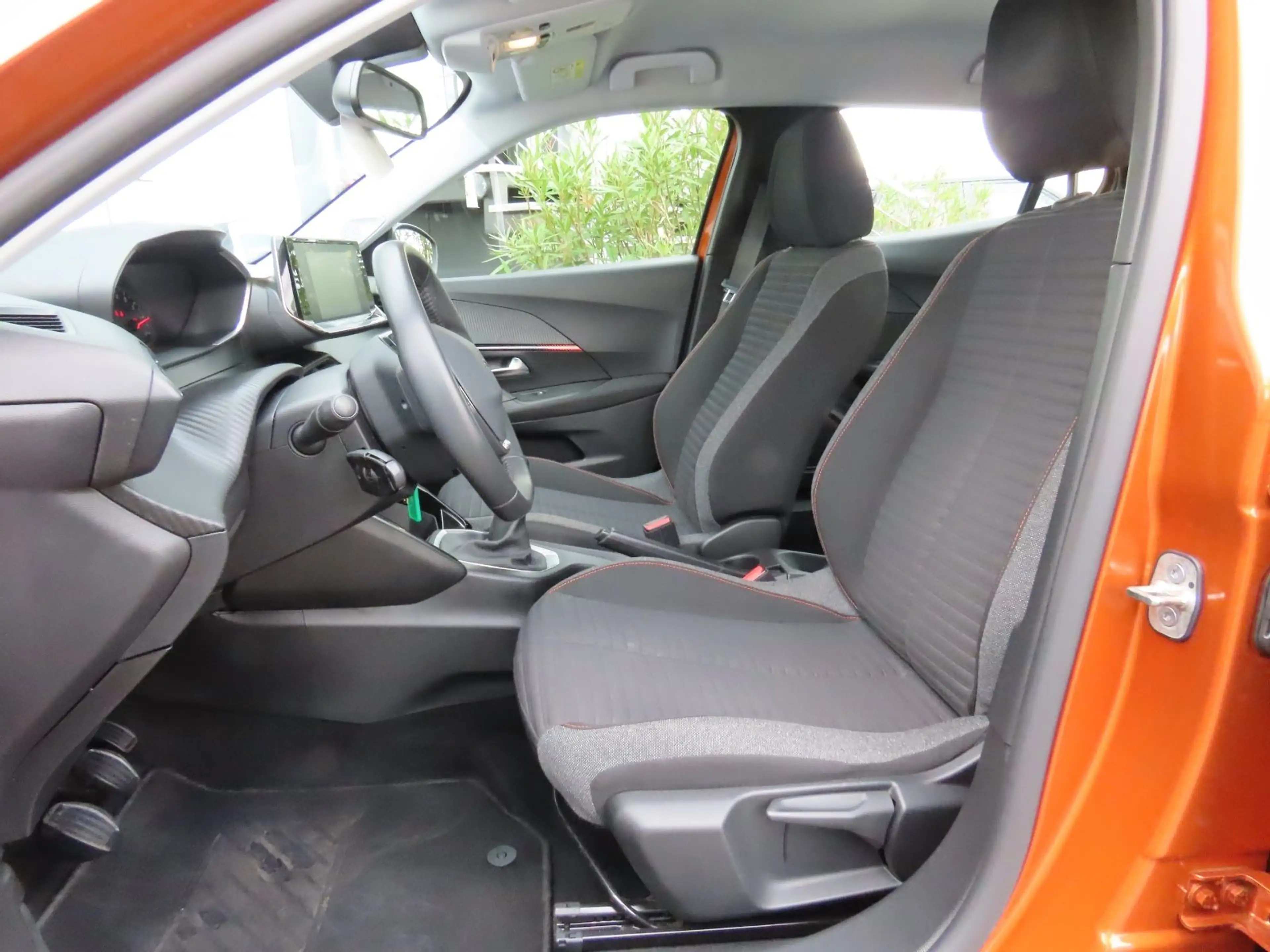 Peugeot 2008 Active CarPlay Kamera Navigation — photo 14