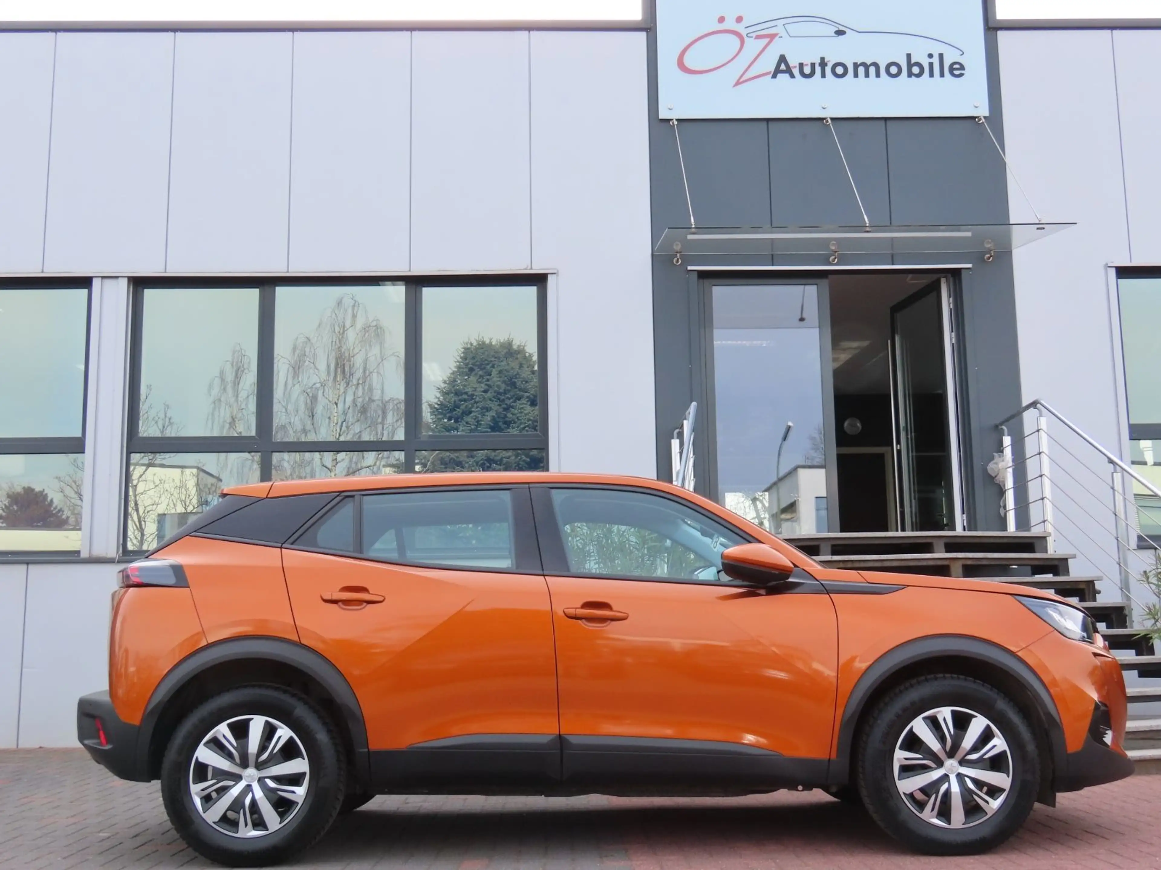 Peugeot 2008 Active CarPlay Kamera Navigation — photo 11