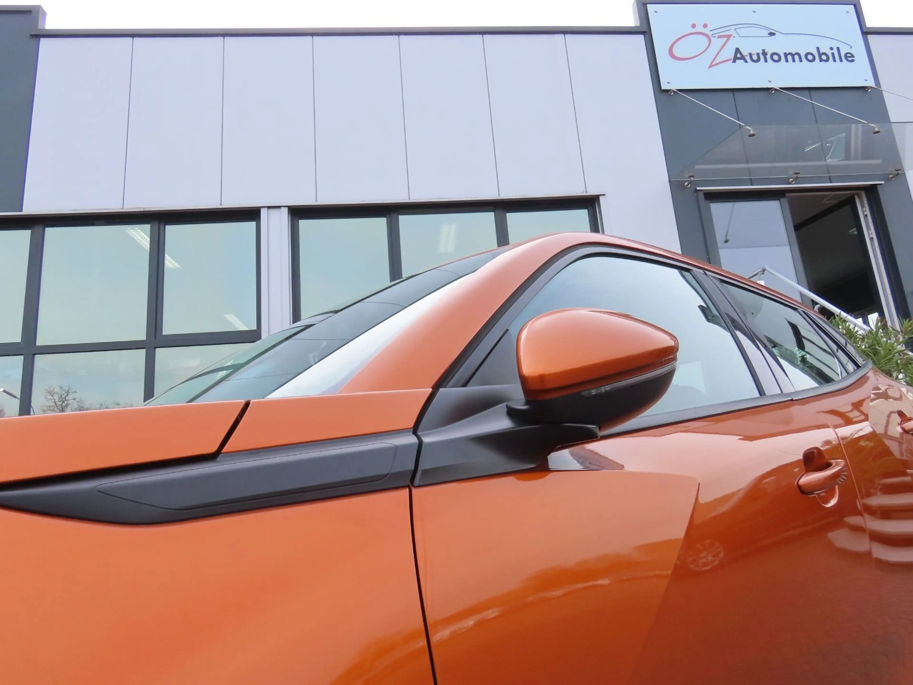 Peugeot 2008 Active CarPlay Kamera Navigation — photo 13