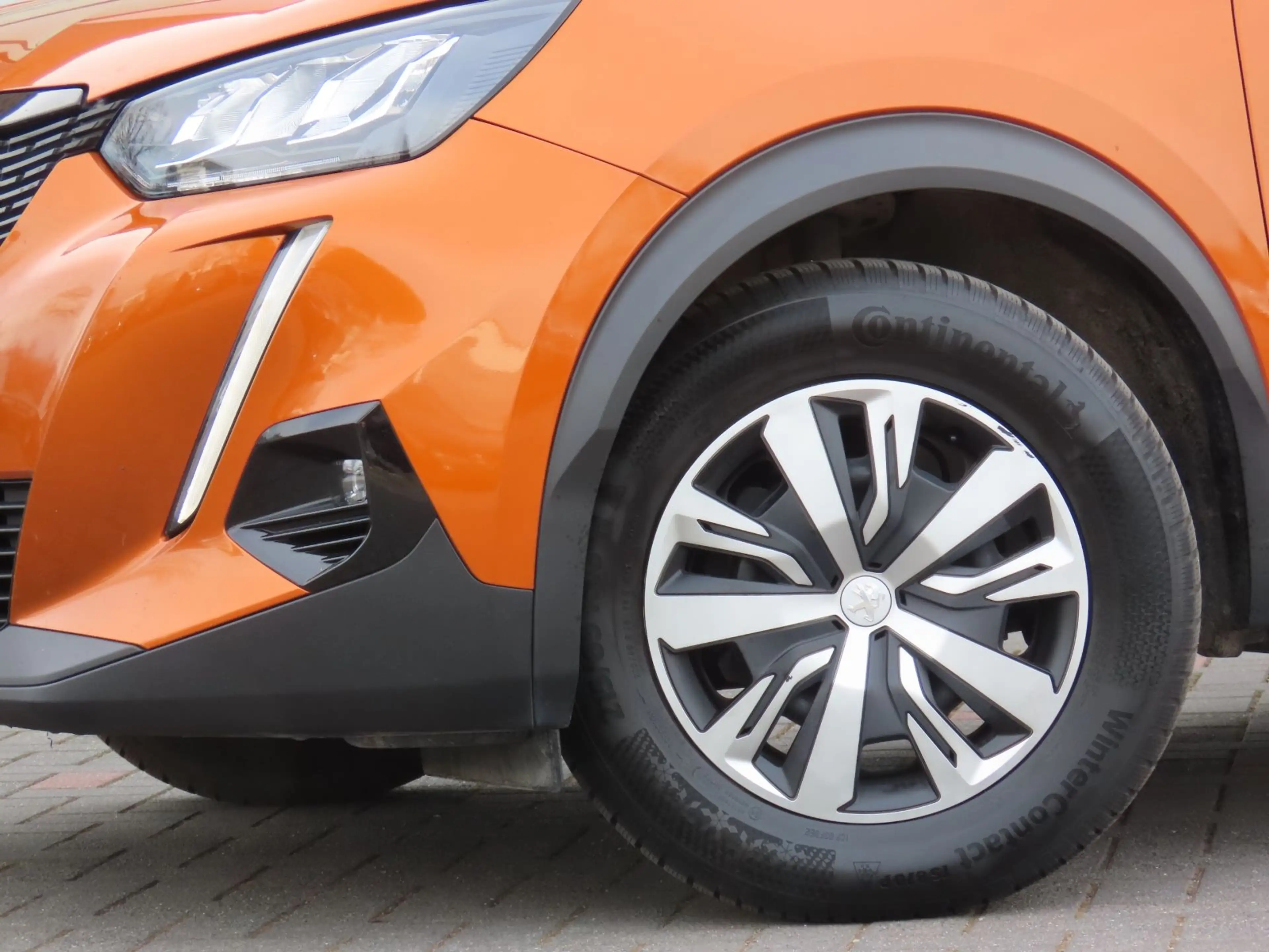 Peugeot 2008 Active CarPlay Kamera Navigation — photo 5