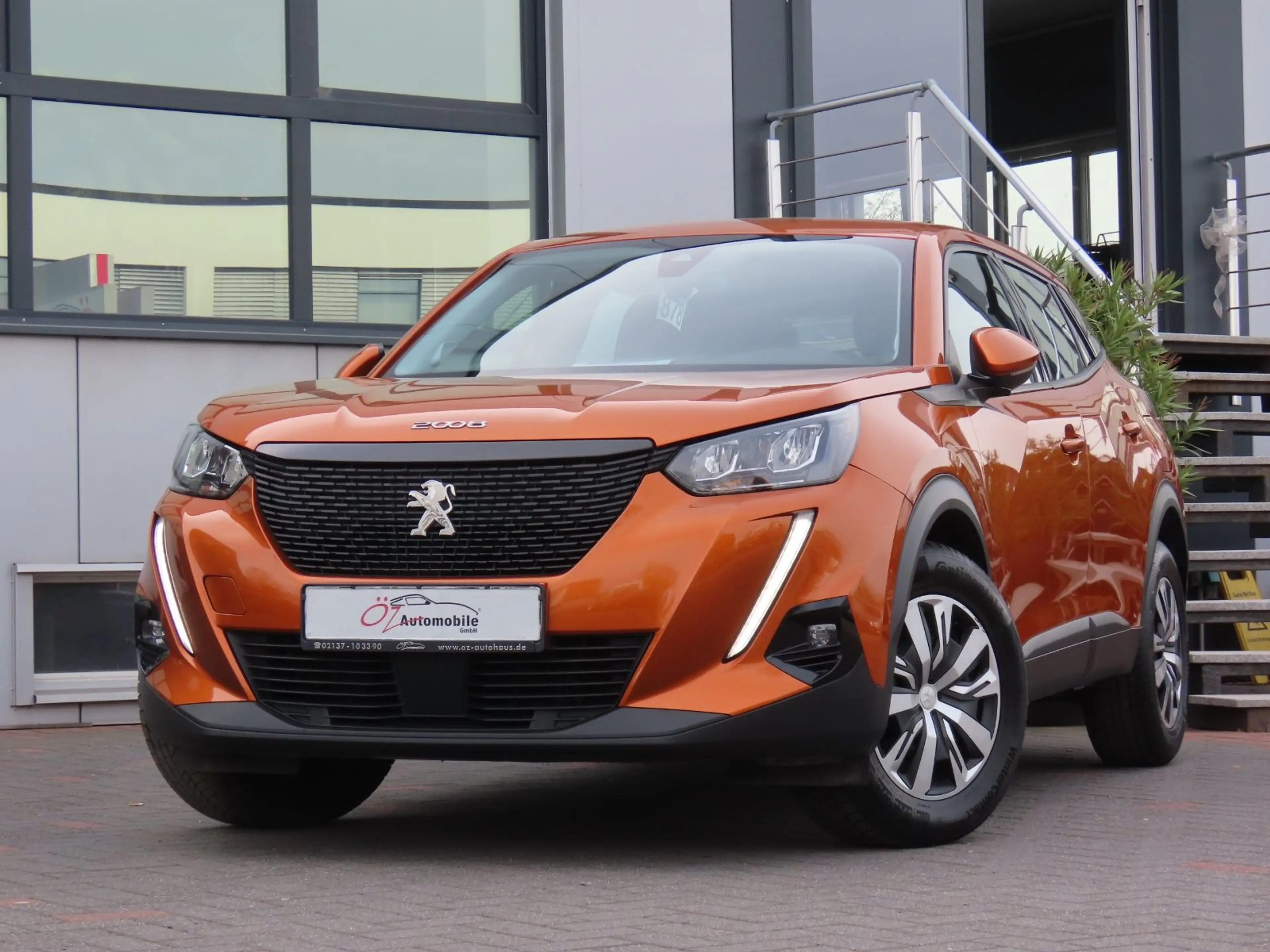 Peugeot 2008 Active CarPlay Kamera Navigation — photo 4