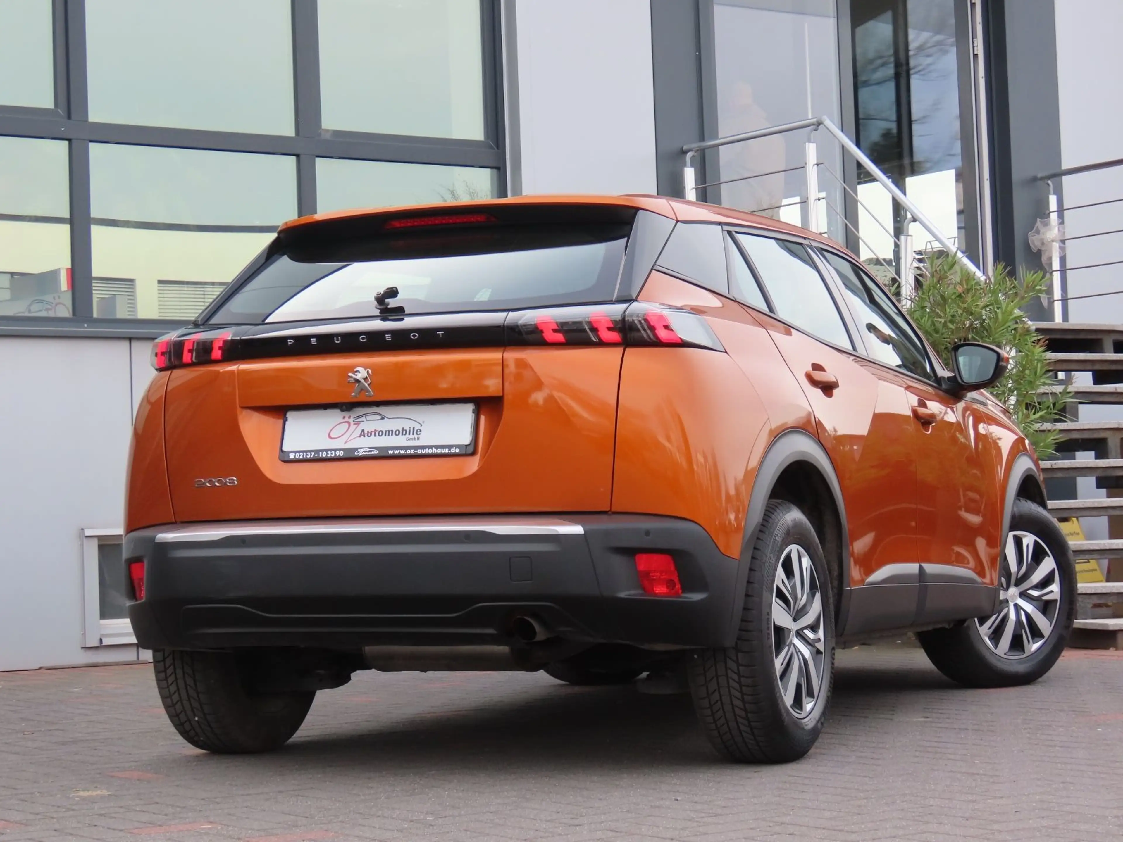 Peugeot 2008 Active CarPlay Kamera Navigation — photo 6