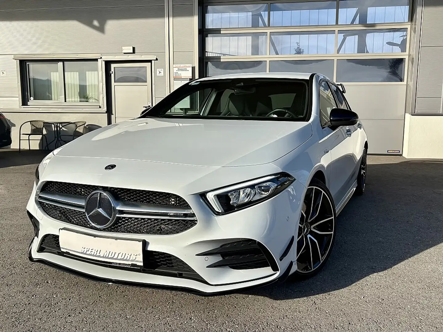 Mercedes-Benz A 35 AMG 4MATIC Aut. / Performance Weiß - 1