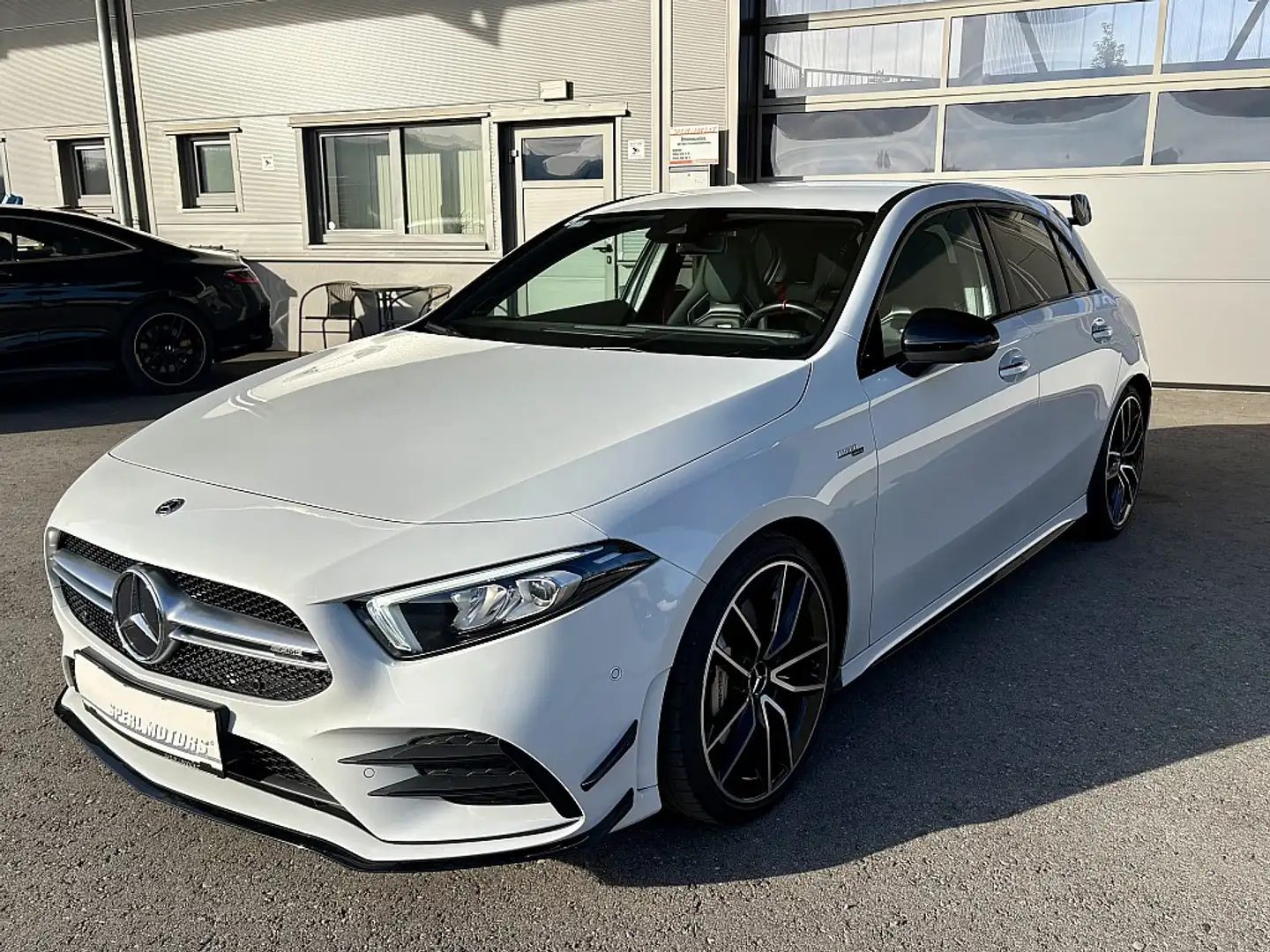 Mercedes-Benz A 35 AMG 4MATIC Aut. / Performance Weiß - 2