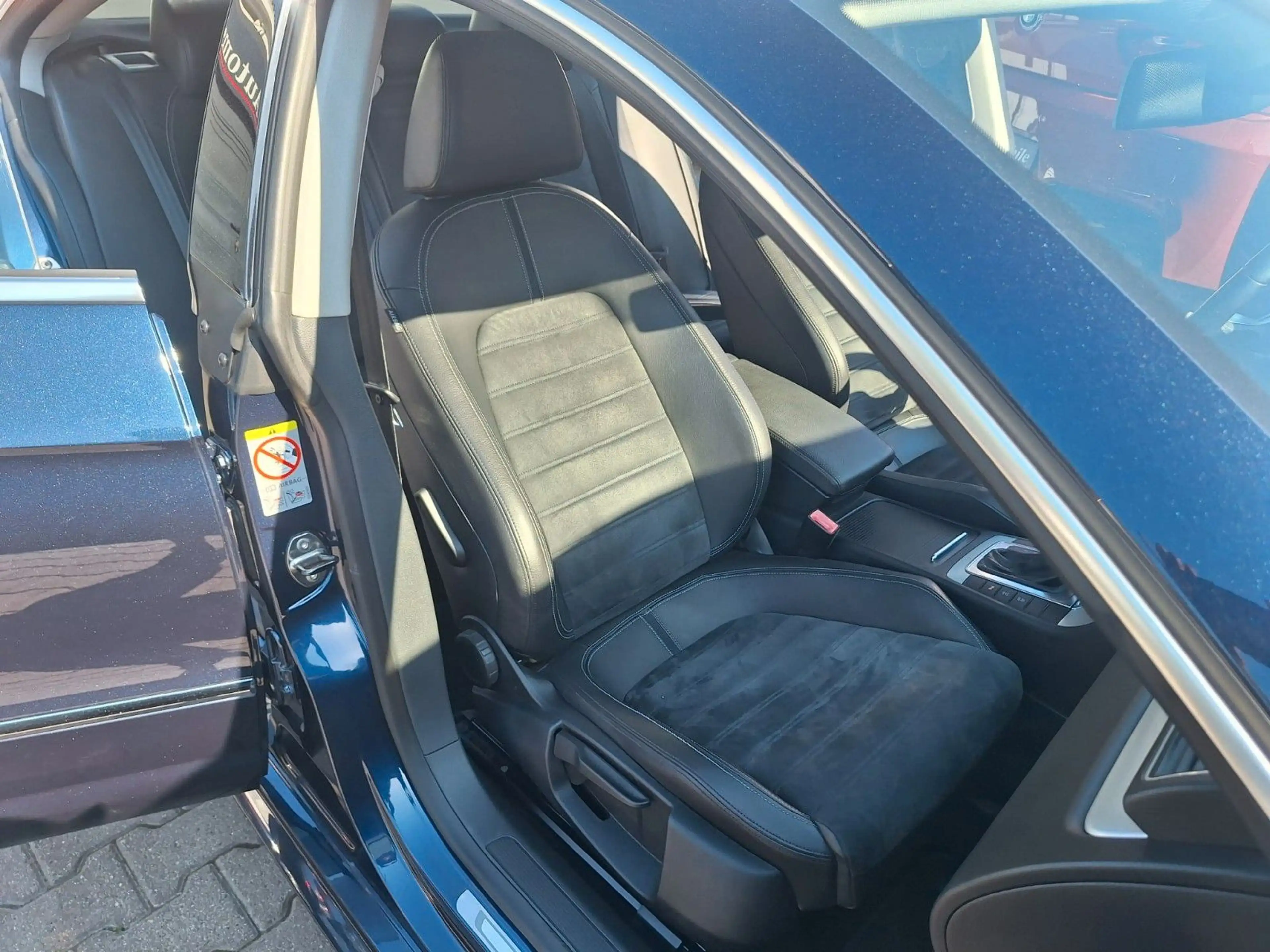 Volkswagen CC Automatik*R-LINE*LEDER*SHZ*PDC*18 Zoll* — photo 13