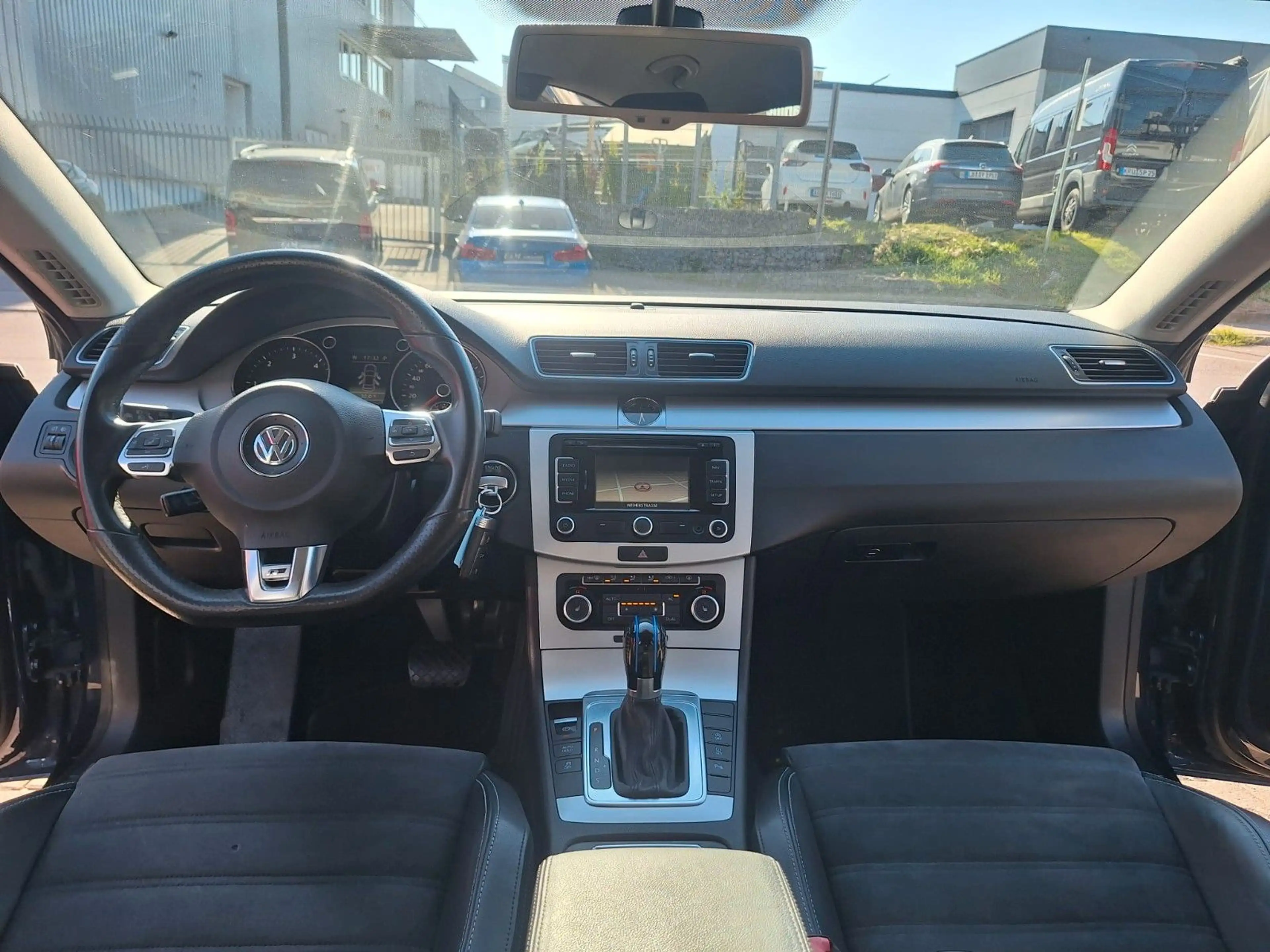 Volkswagen CC Automatik*R-LINE*LEDER*SHZ*PDC*18 Zoll* — photo 9
