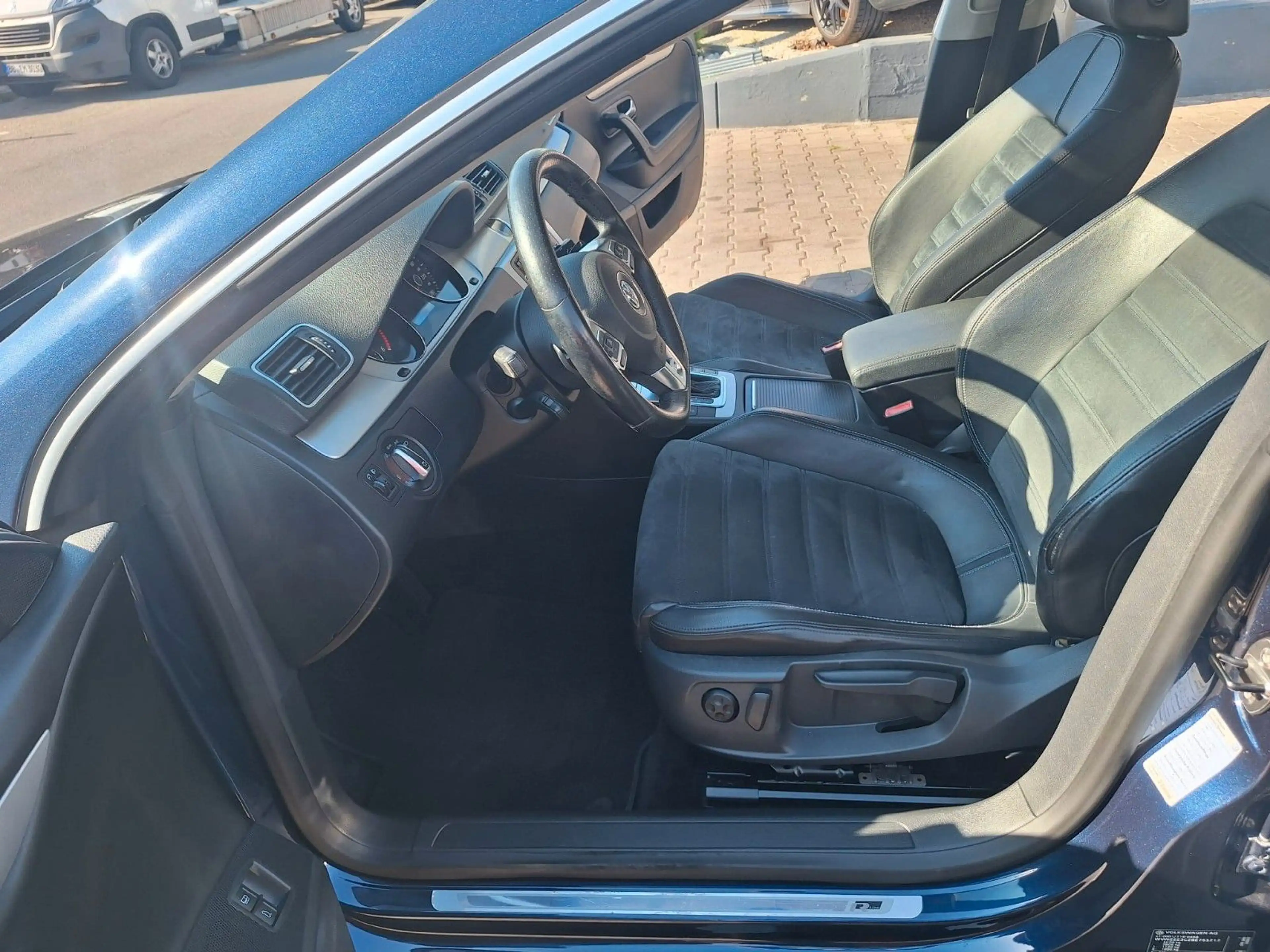 Volkswagen CC Automatik*R-LINE*LEDER*SHZ*PDC*18 Zoll* — photo 10