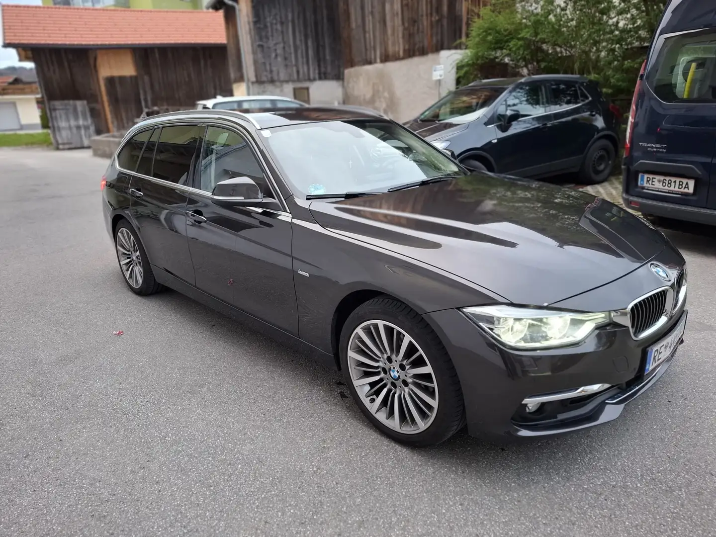 BMW 318 318d Touring Luxury Line Aut. - 2