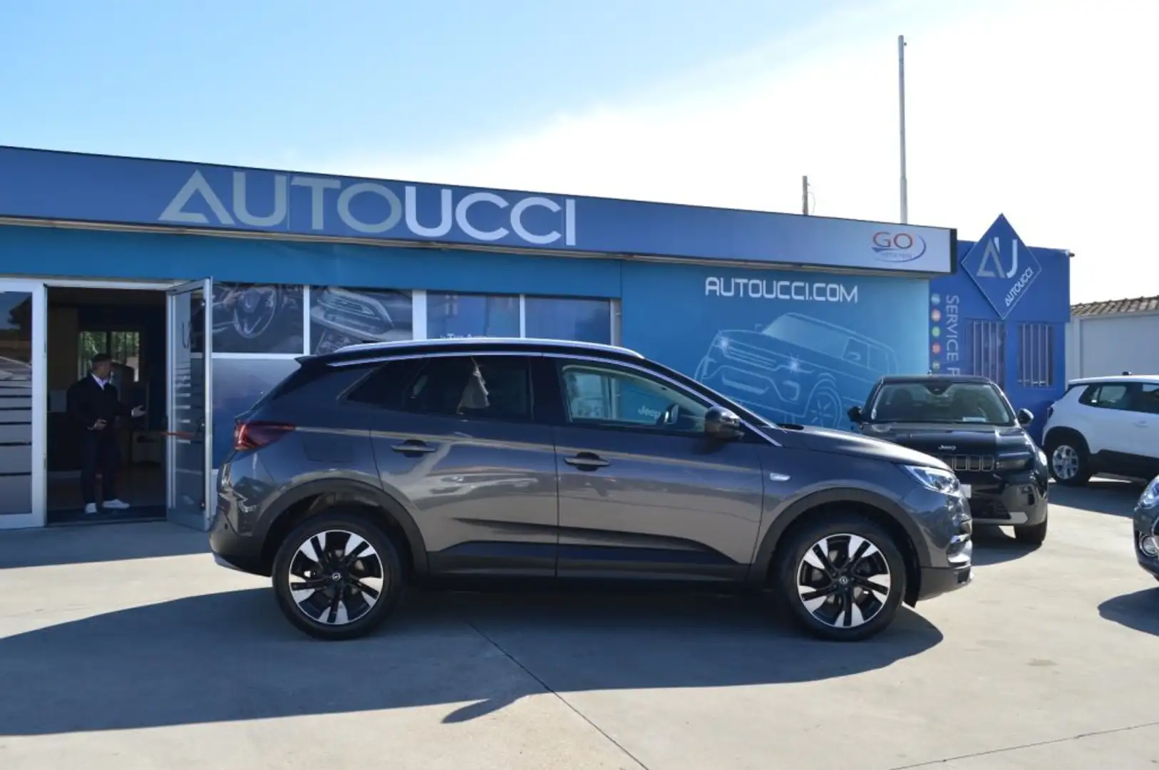 Opel Grandland X 1.5 diesel Ecotec Start&Stop AT Innovation Grau - 2