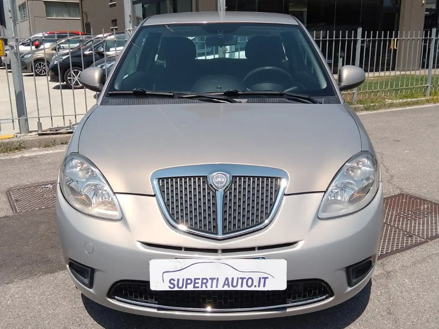 Lancia Ypsilon Ypsilon 1.2 8v Diva 69cv  neopatentati - 2