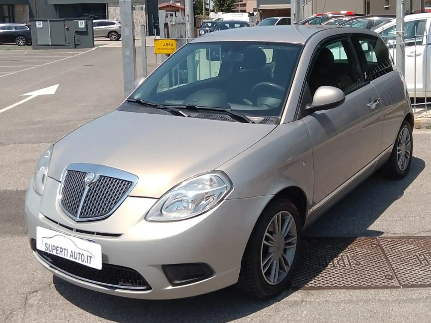 Lancia Ypsilon Ypsilon 1.2 8v Diva 69cv  neopatentati - 1