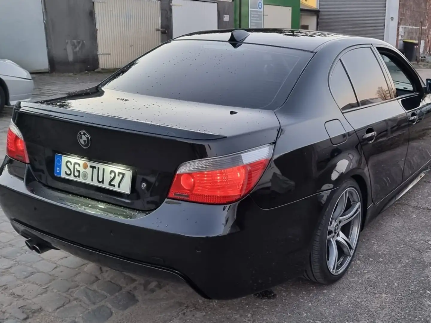 BMW 525 525i Schwarz - 2