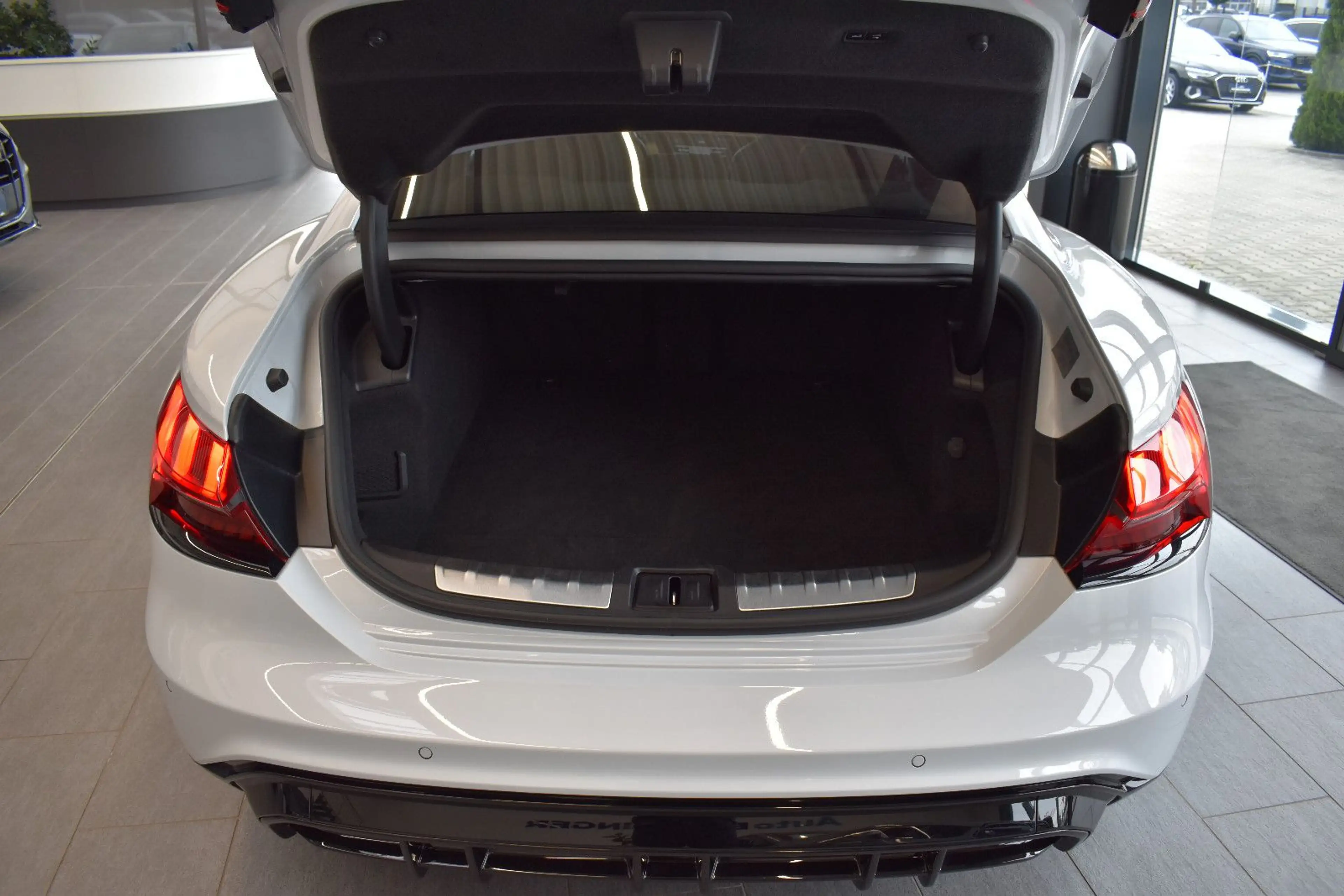 Audi e-tron GT RS e-tron GT quattro Laser~Air~Pano~B&O~HUD~360° — photo 12