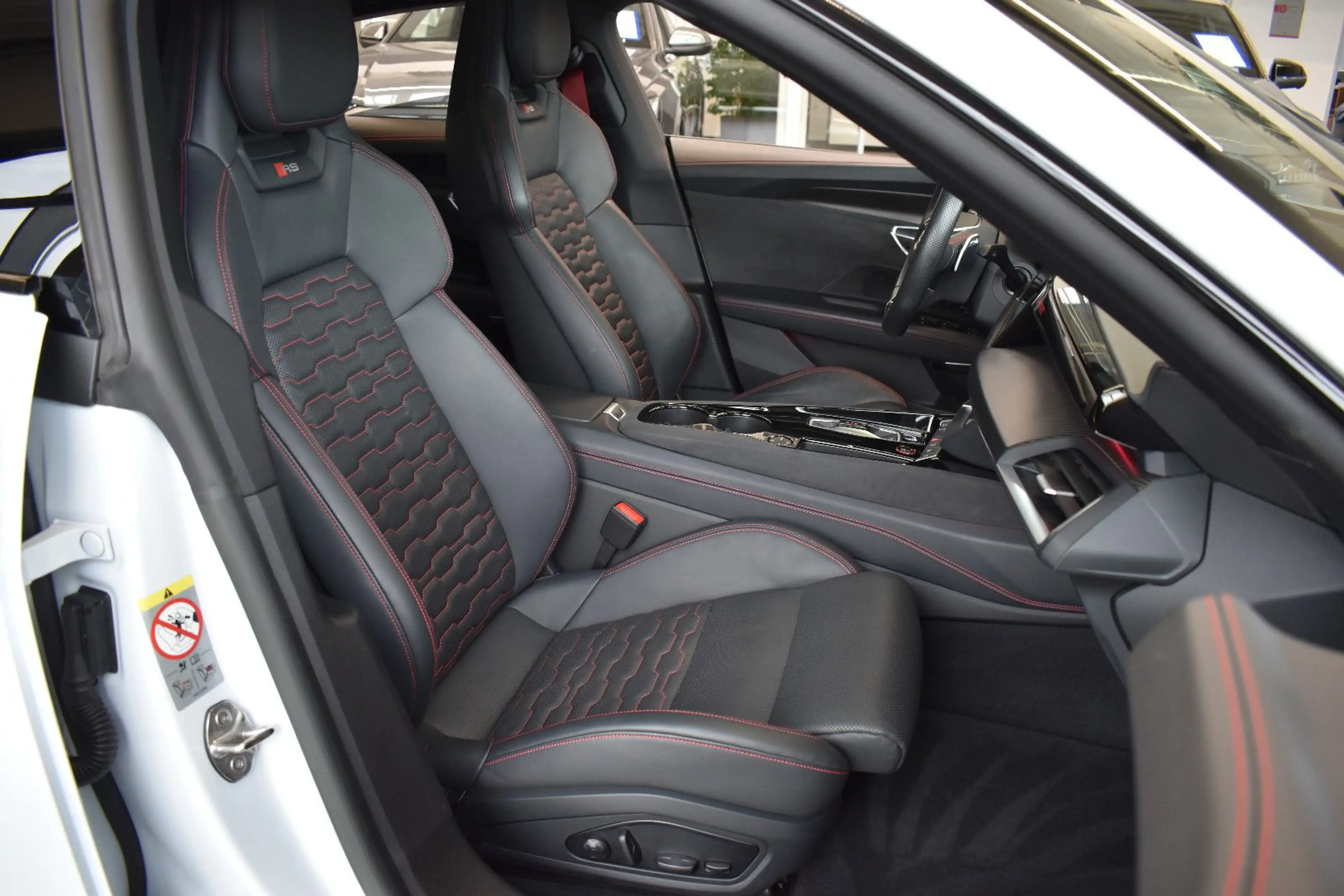 Audi e-tron GT RS e-tron GT quattro Laser~Air~Pano~B&O~HUD~360° — photo 9