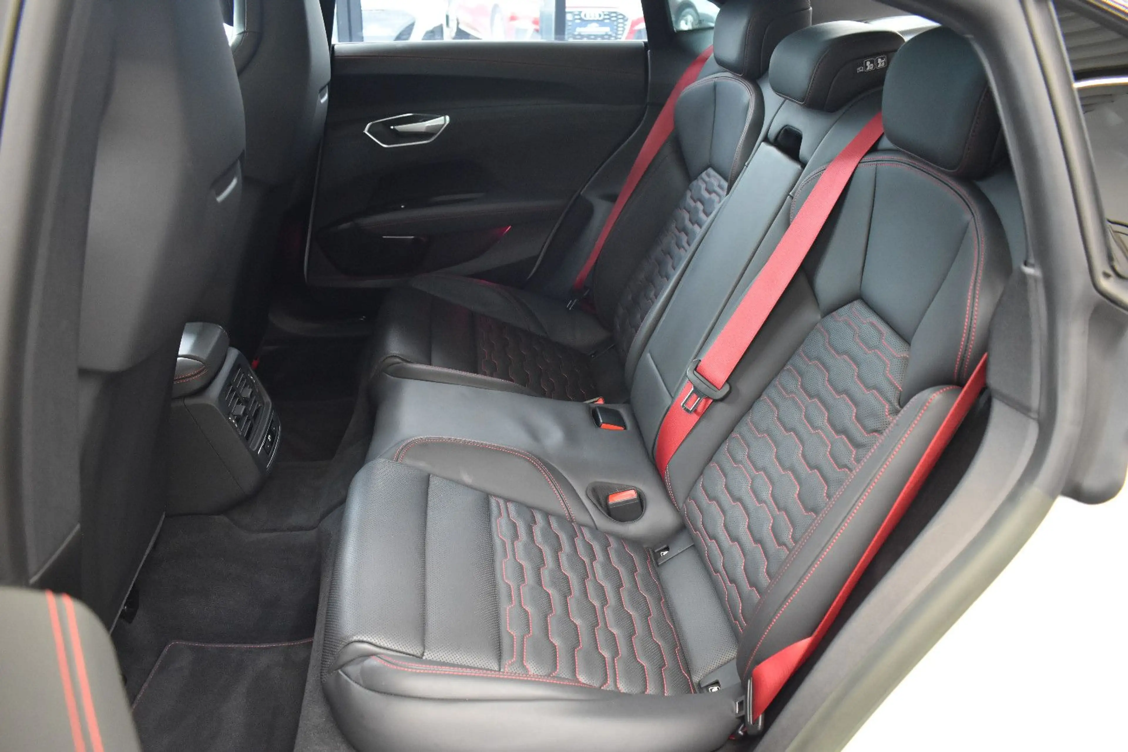 Audi e-tron GT RS e-tron GT quattro Laser~Air~Pano~B&O~HUD~360° — photo 11