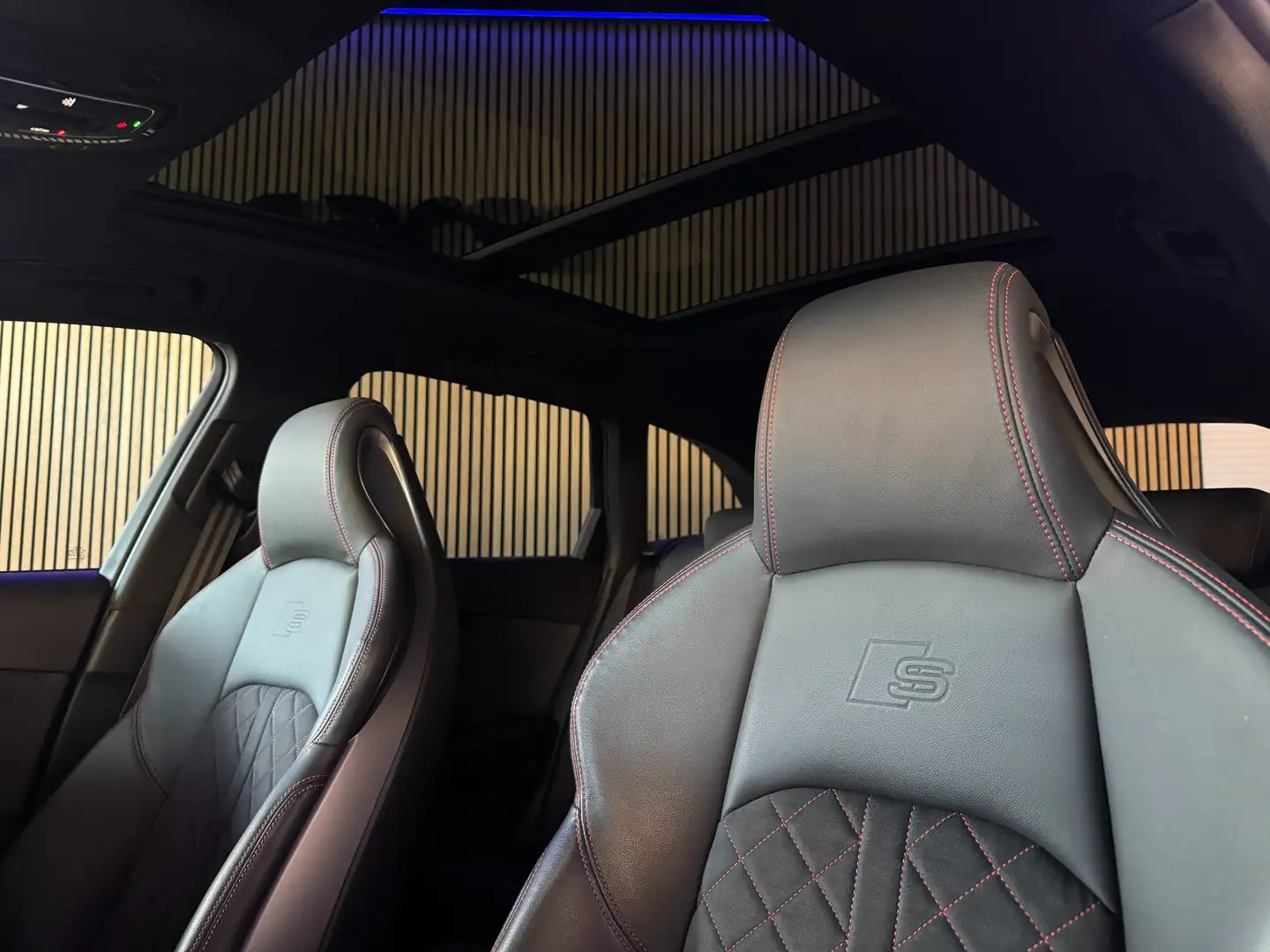 Audi A4 Avant 40 TDI S-line * Matrix, S-Sitze* Schwarz - 2
