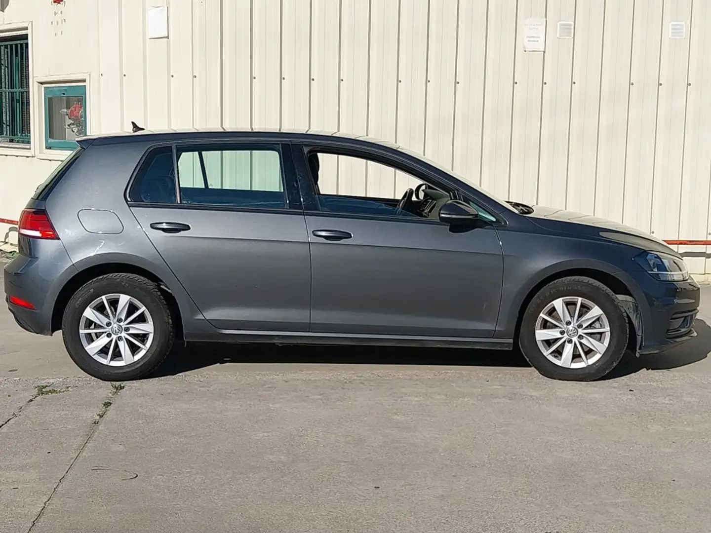 Volkswagen Golf 1.6TDI Advance 85kW Gris - 2