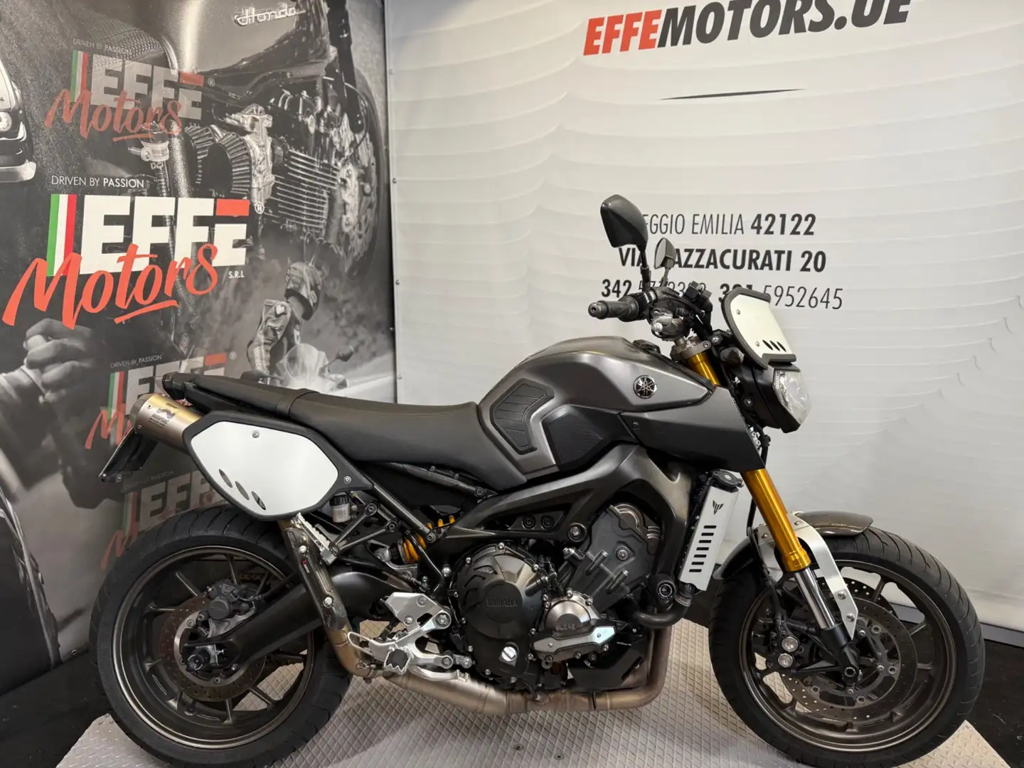 Yamaha MT-09 Grigio - 1