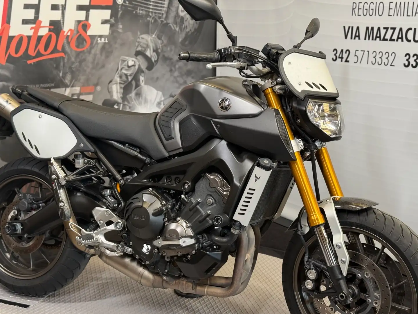 Yamaha MT-09 Grigio - 2