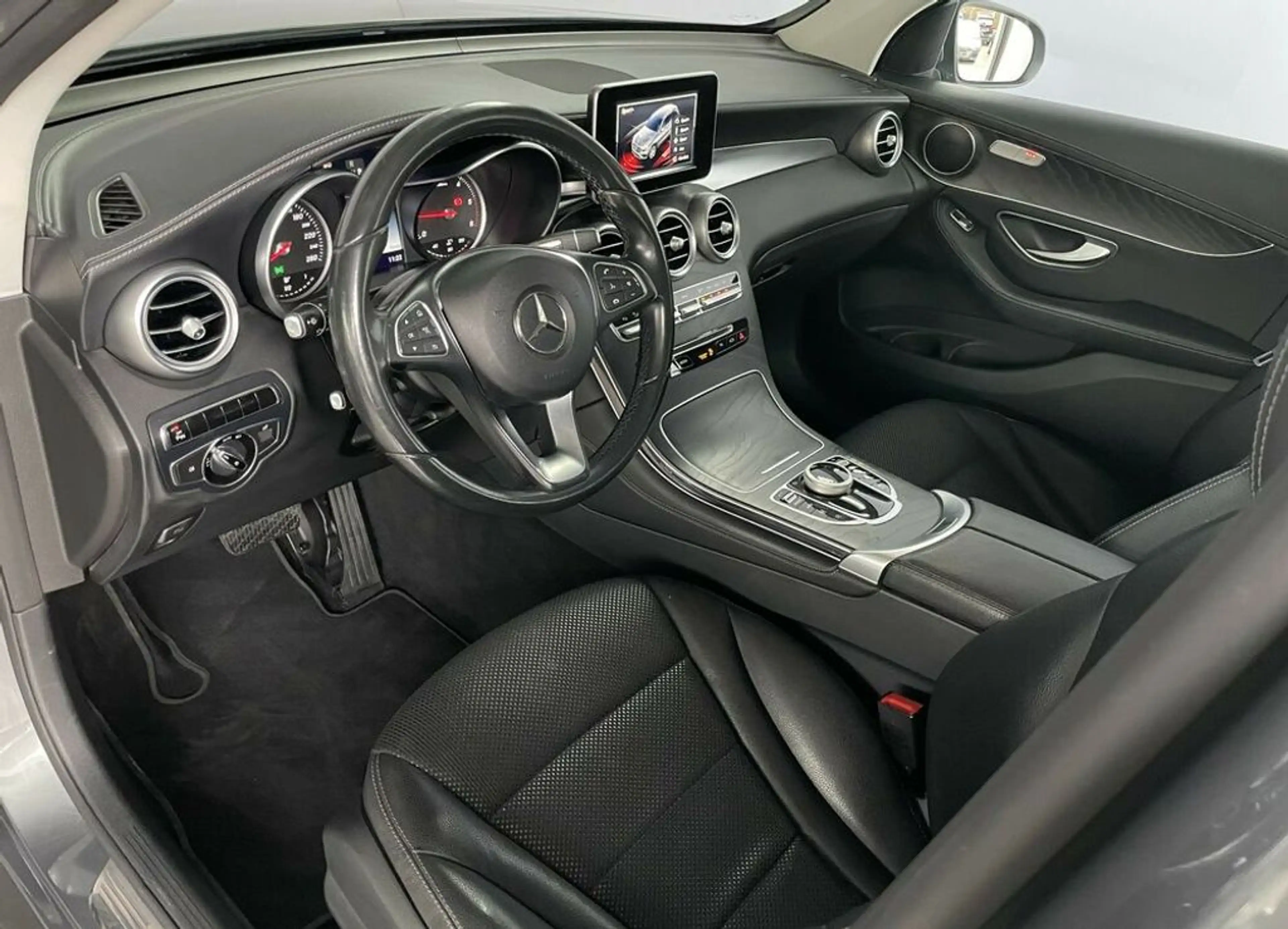 Mercedes-Benz GLC 250 d 4Matic *LED*LUFT*AHK*Kamera*Teilleder* — photo 8