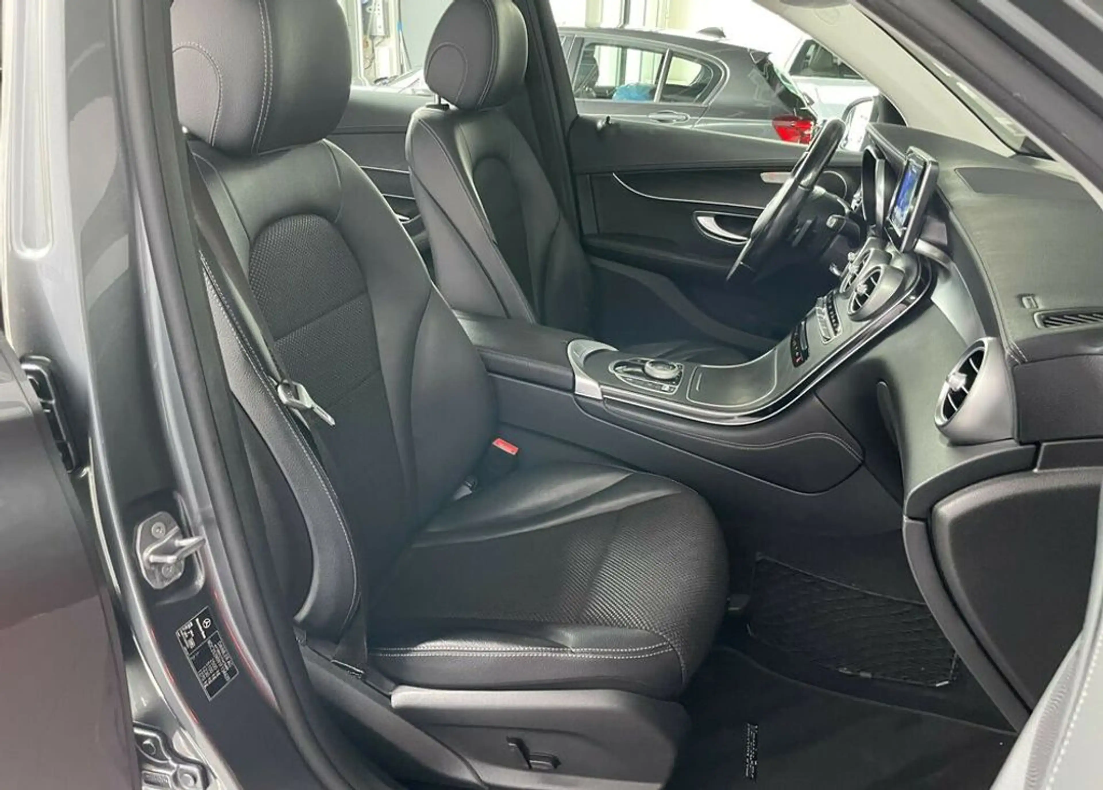 Mercedes-Benz GLC 250 d 4Matic *LED*LUFT*AHK*Kamera*Teilleder* — photo 12