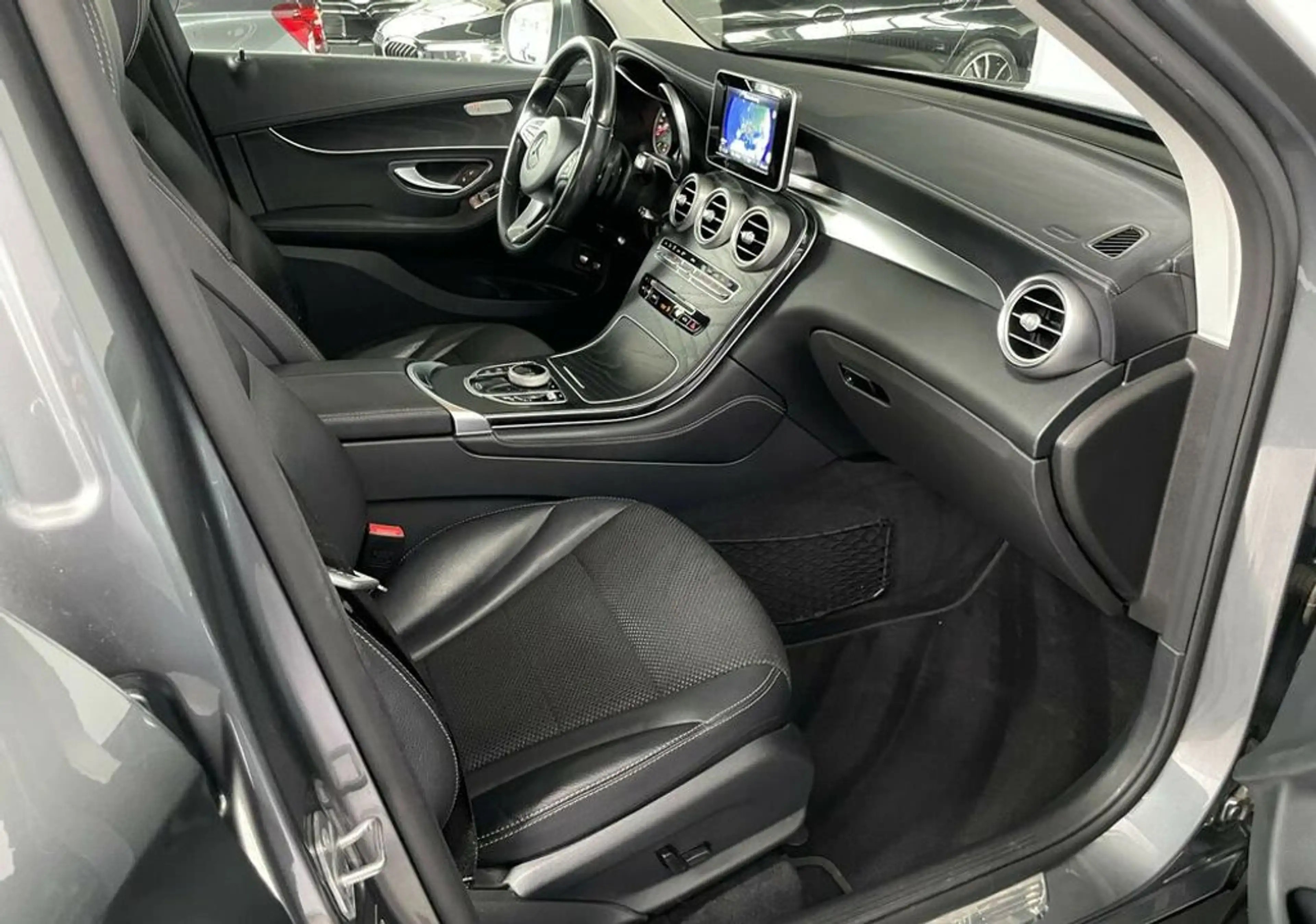 Mercedes-Benz GLC 250 d 4Matic *LED*LUFT*AHK*Kamera*Teilleder* — photo 11