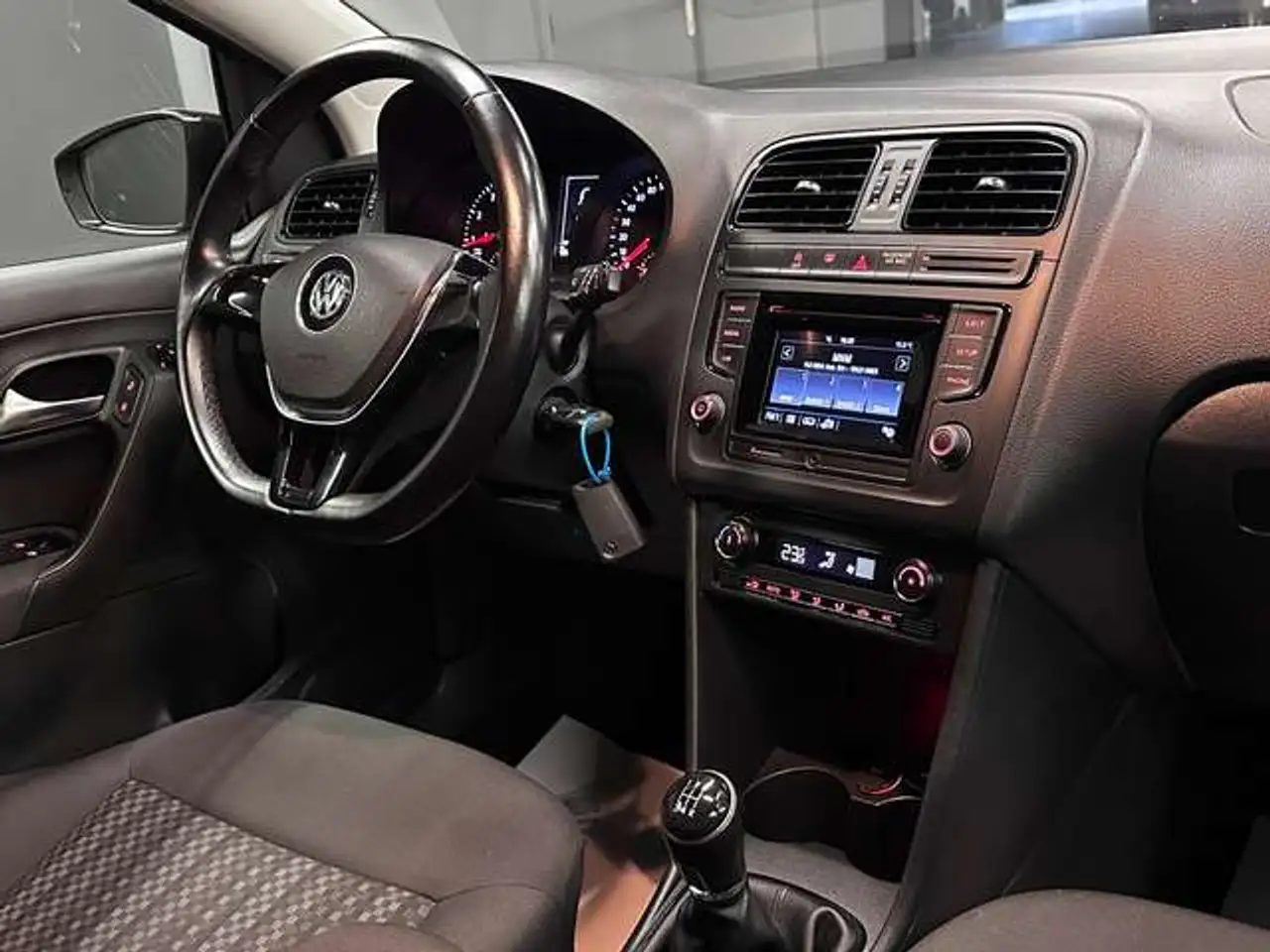 Volkswagen Polo Citadine 5 portes — photo 8