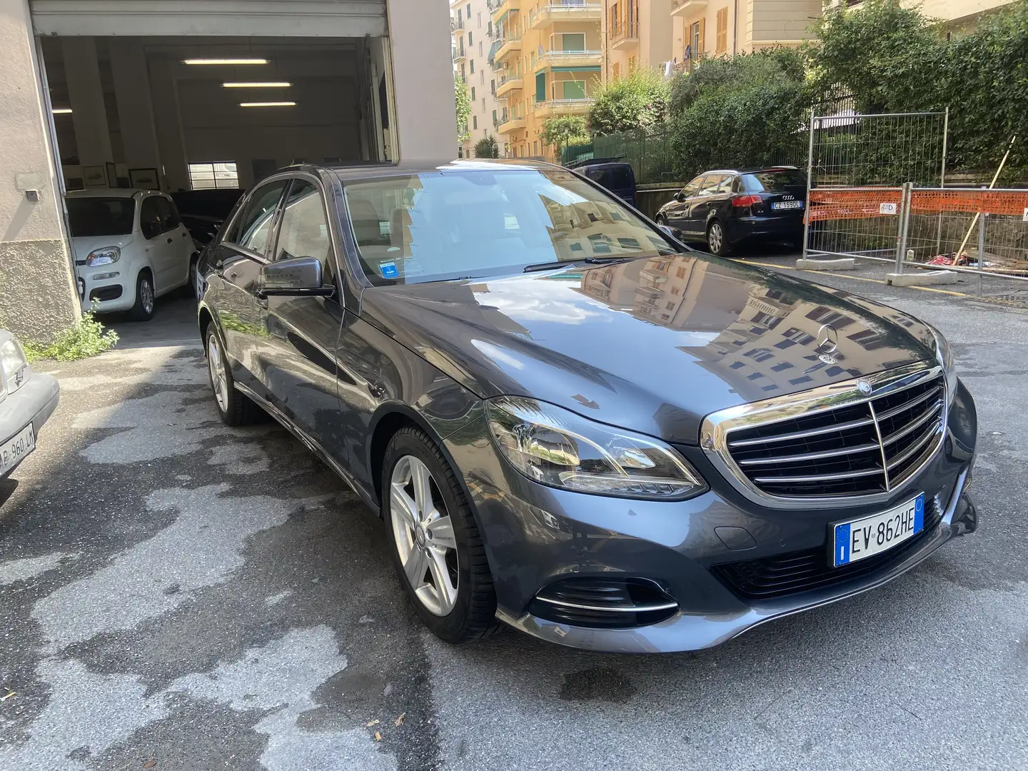 Mercedes-Benz E 200 E 200 Elegance Berlina Grigio - 2