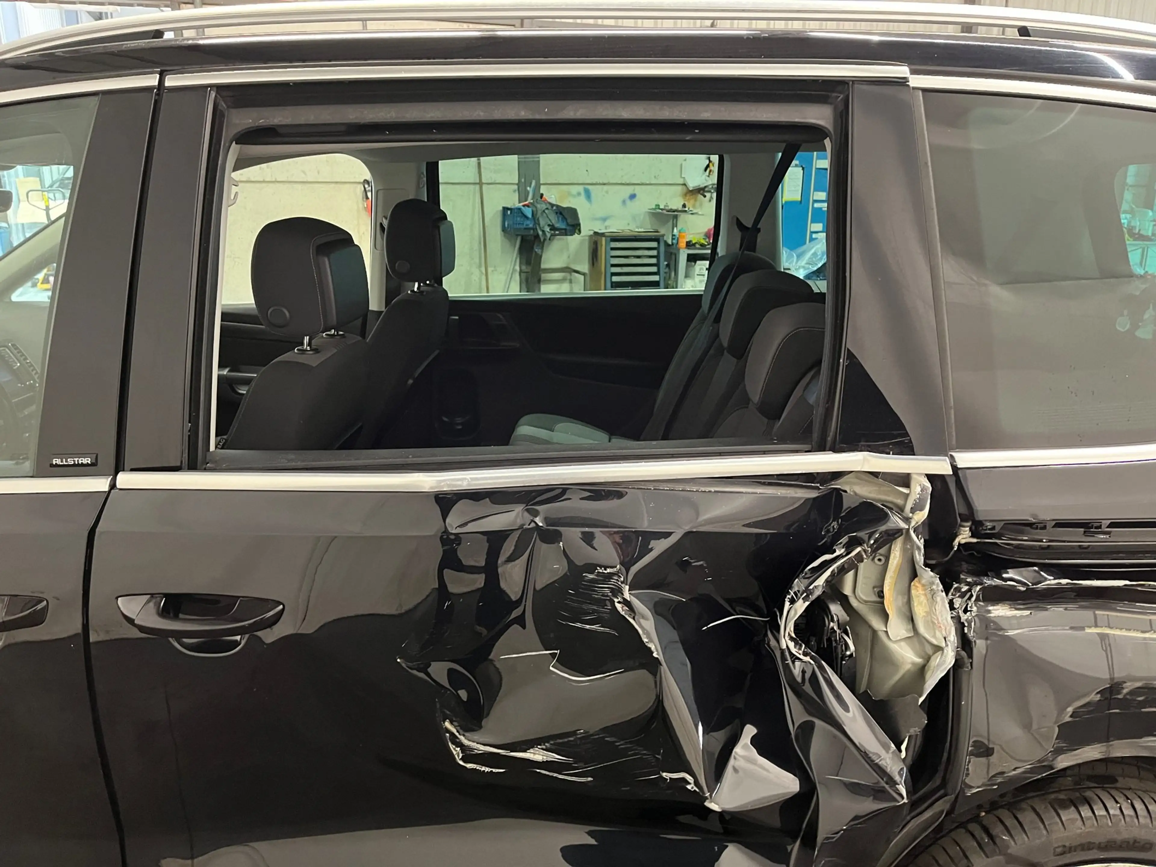 Volkswagen Sharan 2.0 TDI Comfortline - Schadeauto! — photo 9