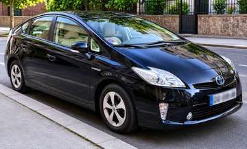 Prius MC 136h Lounge 17"