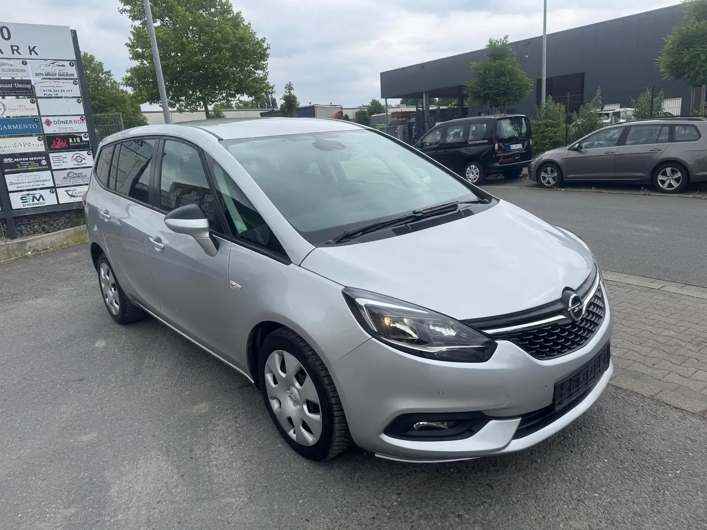 Opel Zafira Tourer 1.Hand/ 1 Jahr Garantie/ TÜV NEU/ NAVI/PDC 170 ... Argent - 1