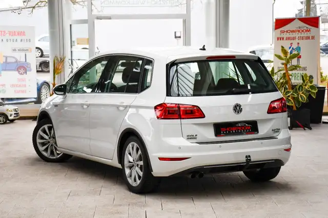 Volkswagen Golf view 4