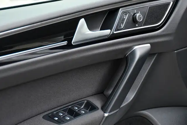 Volkswagen Golf view 11