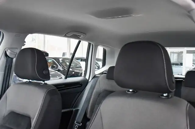 Volkswagen Golf view 13