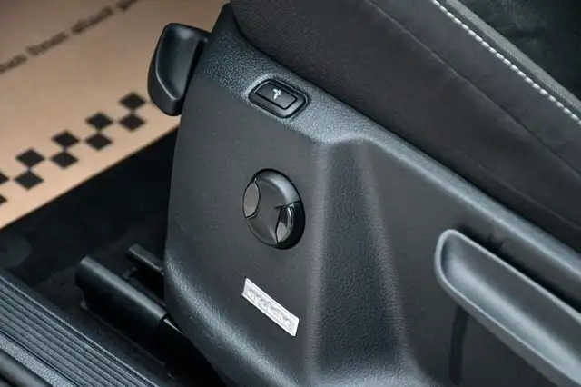Volkswagen Golf view 14